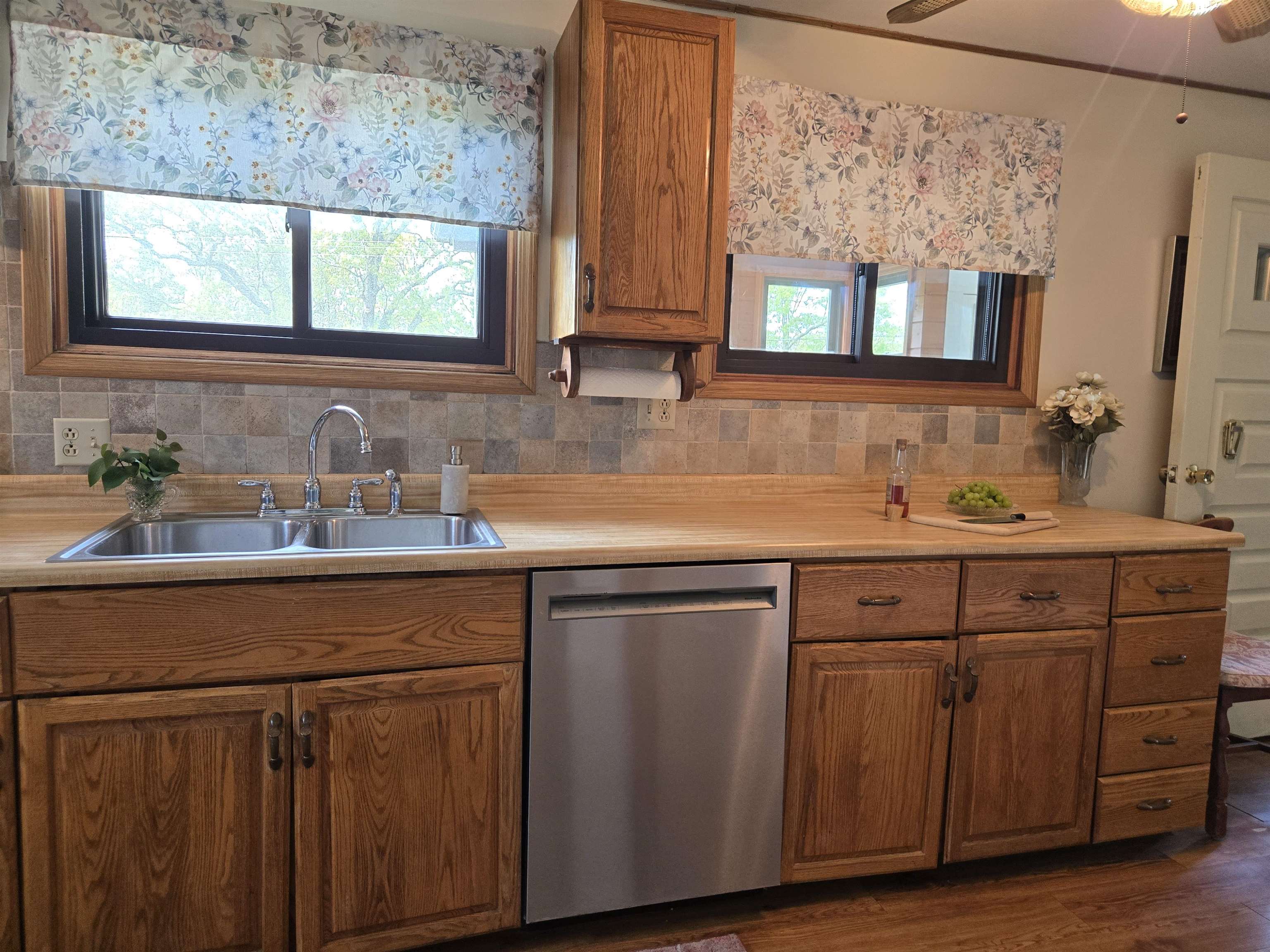 776 Bridge St, Manchester, NH 03104-5449
