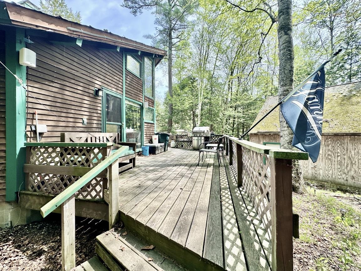 4 Sam Hall Dr, Plymouth, NH 03264