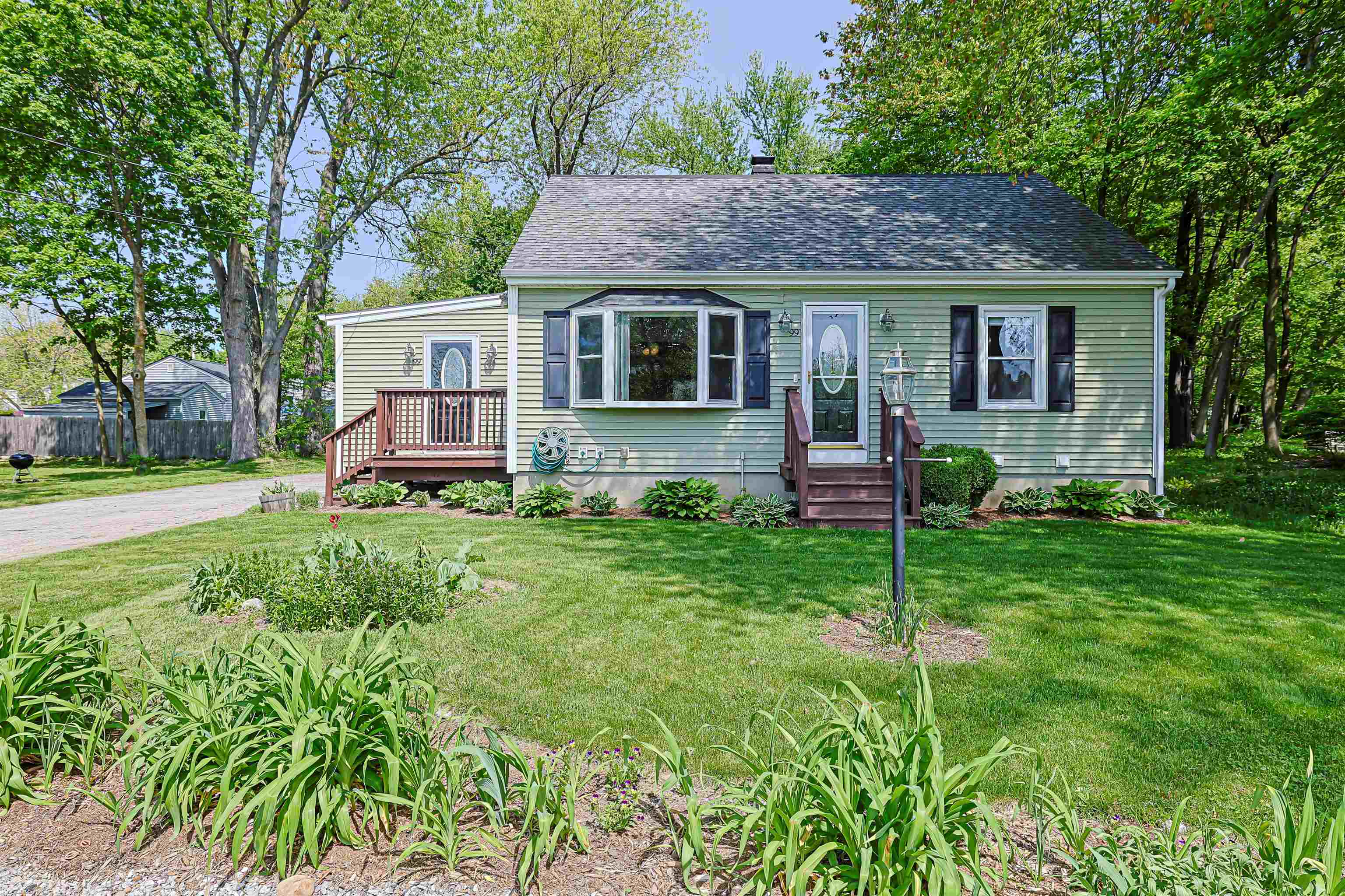 99 Knowlton St, Manchester, NH 03103