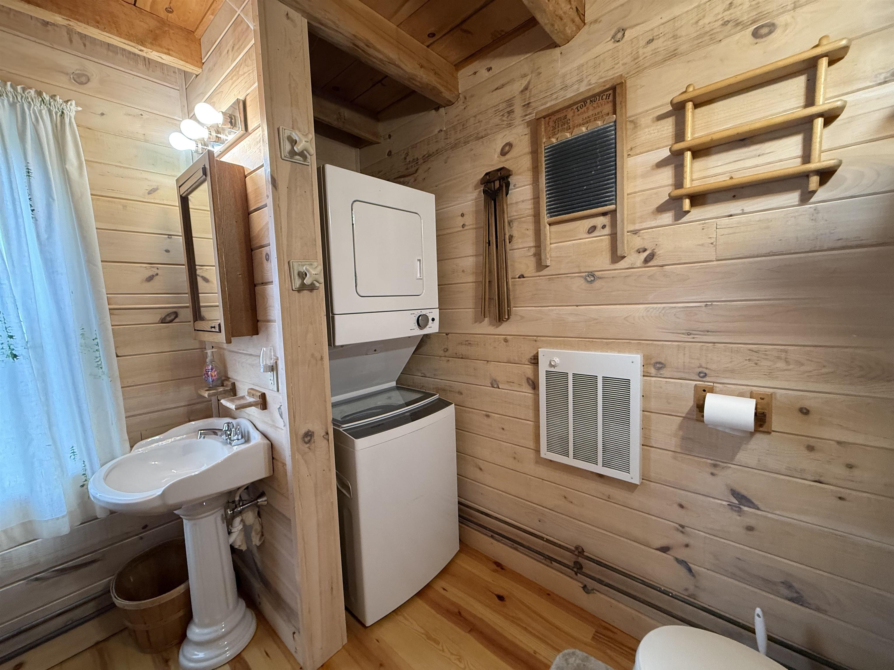 Full Bath/Stackable W/D 25261471