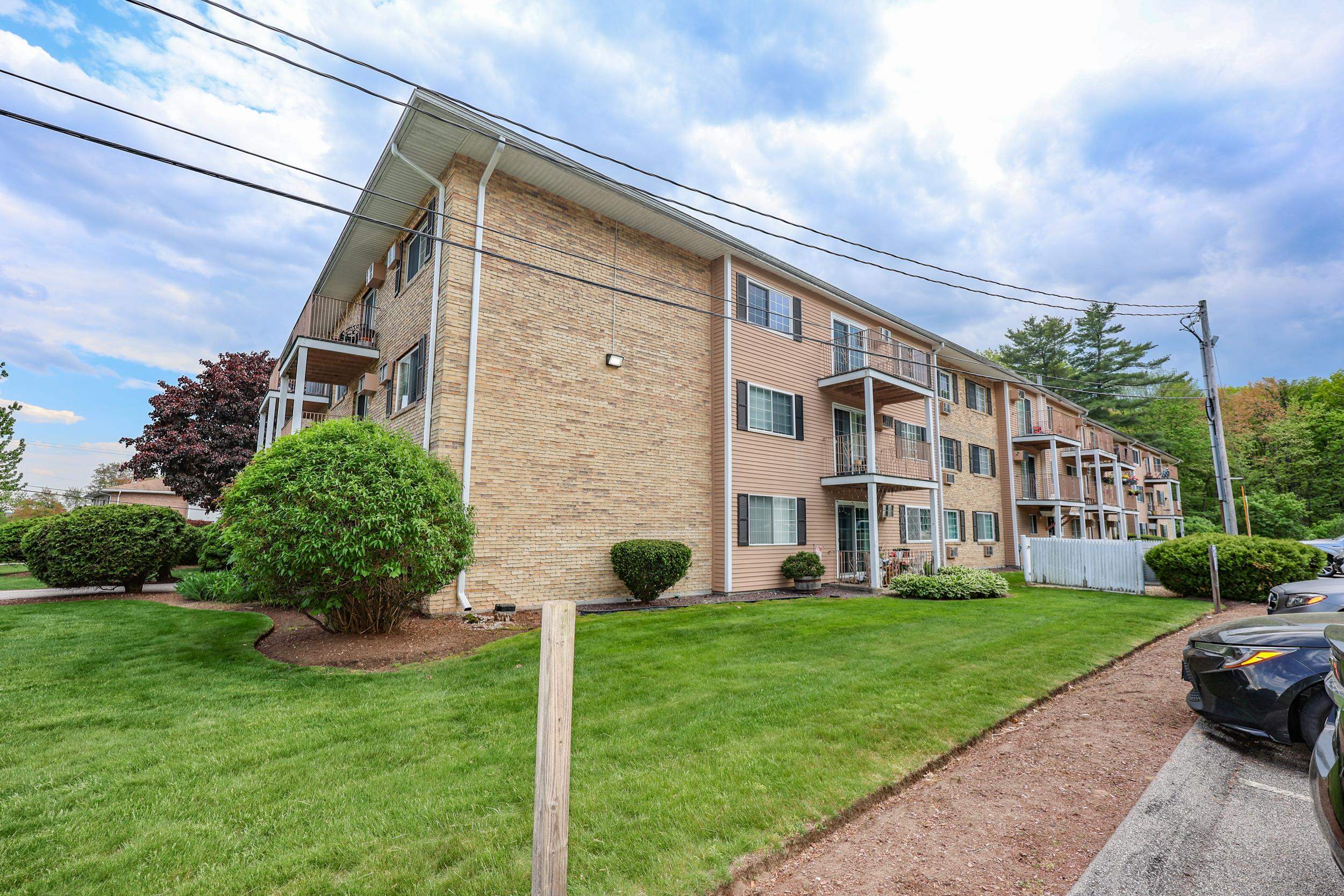 379 Huse Rd, Manchester, NH 03103