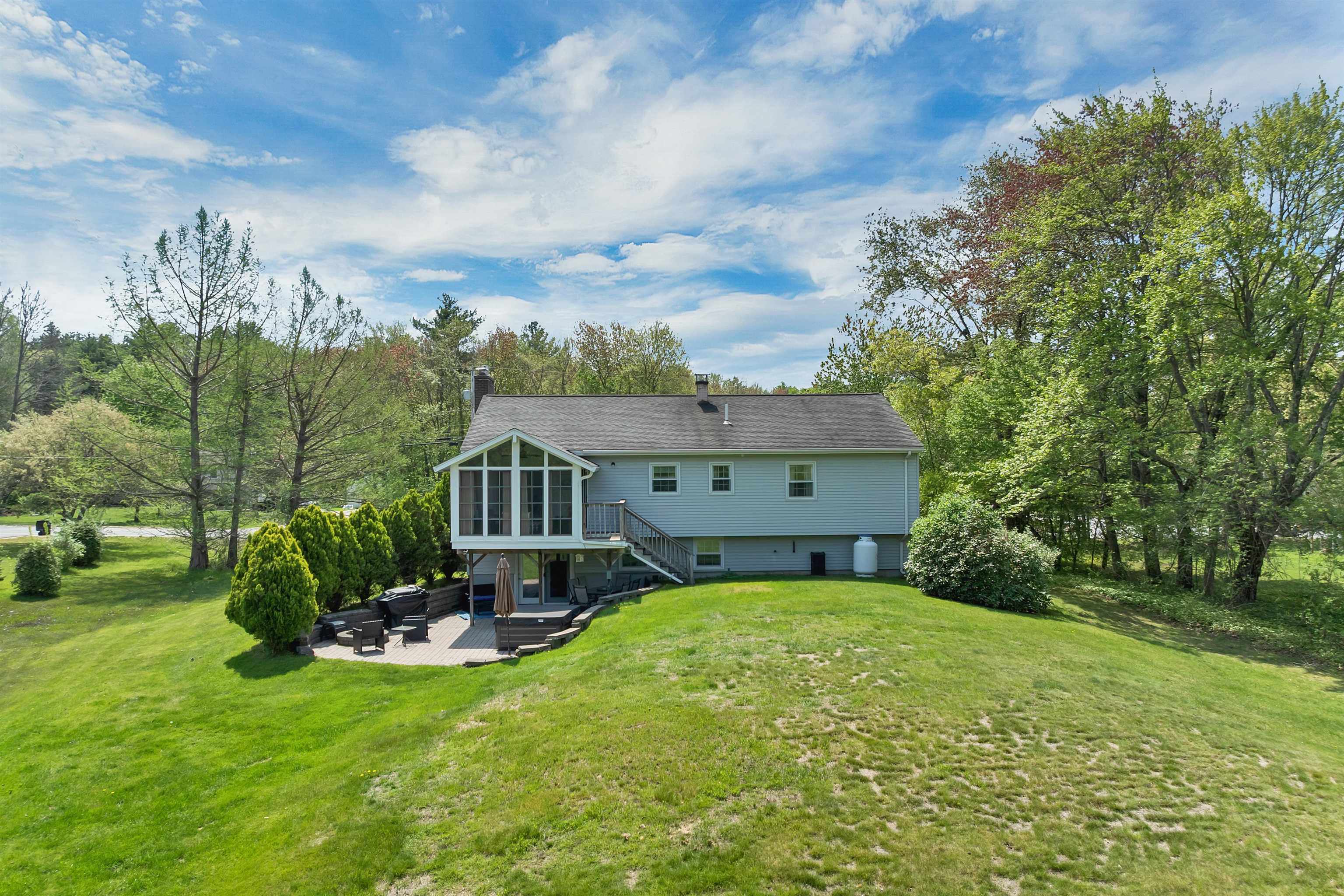 16 Sanders Rd, Hudson, NH 03051
