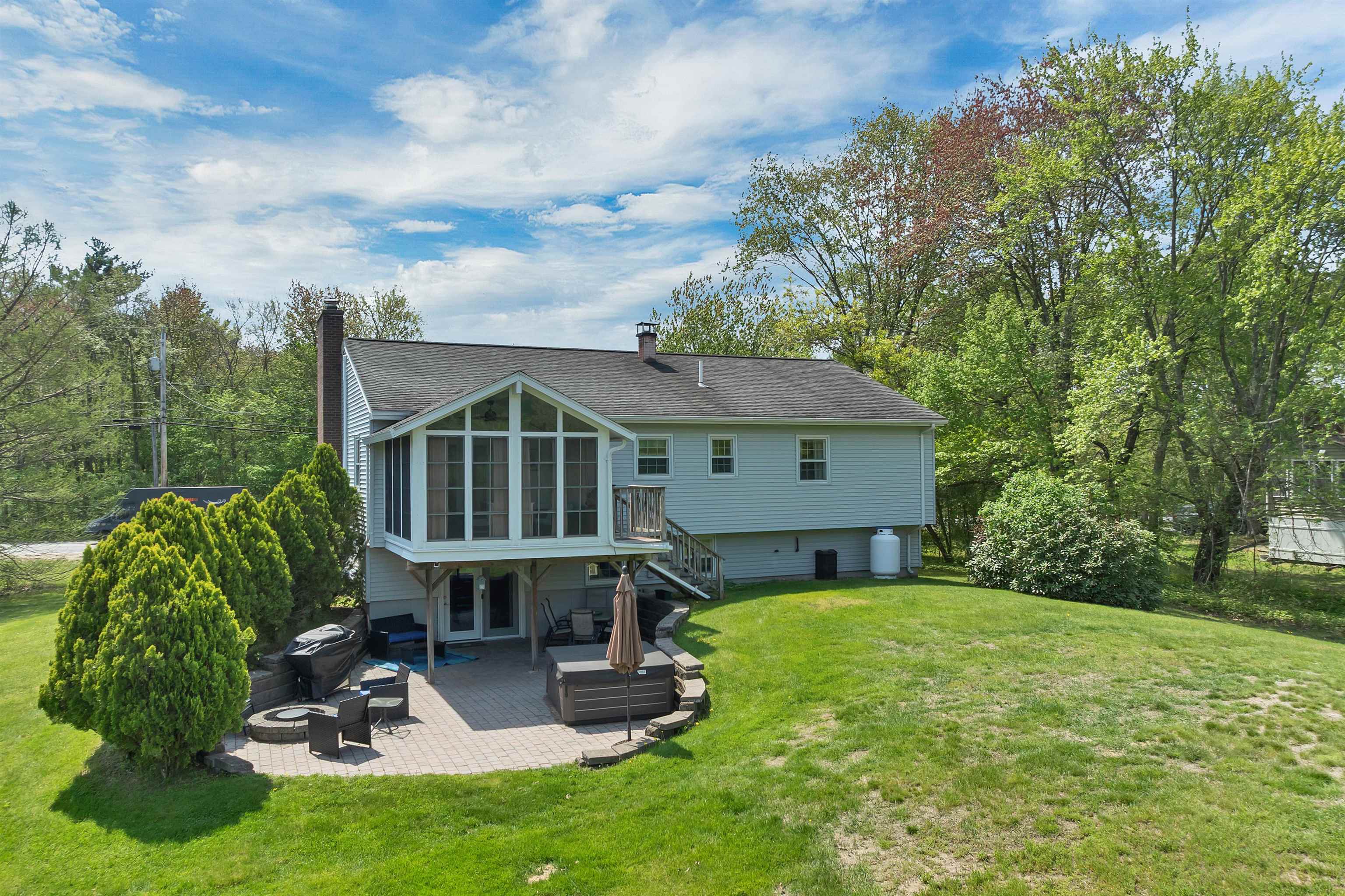 16 Sanders Rd, Hudson, NH 03051