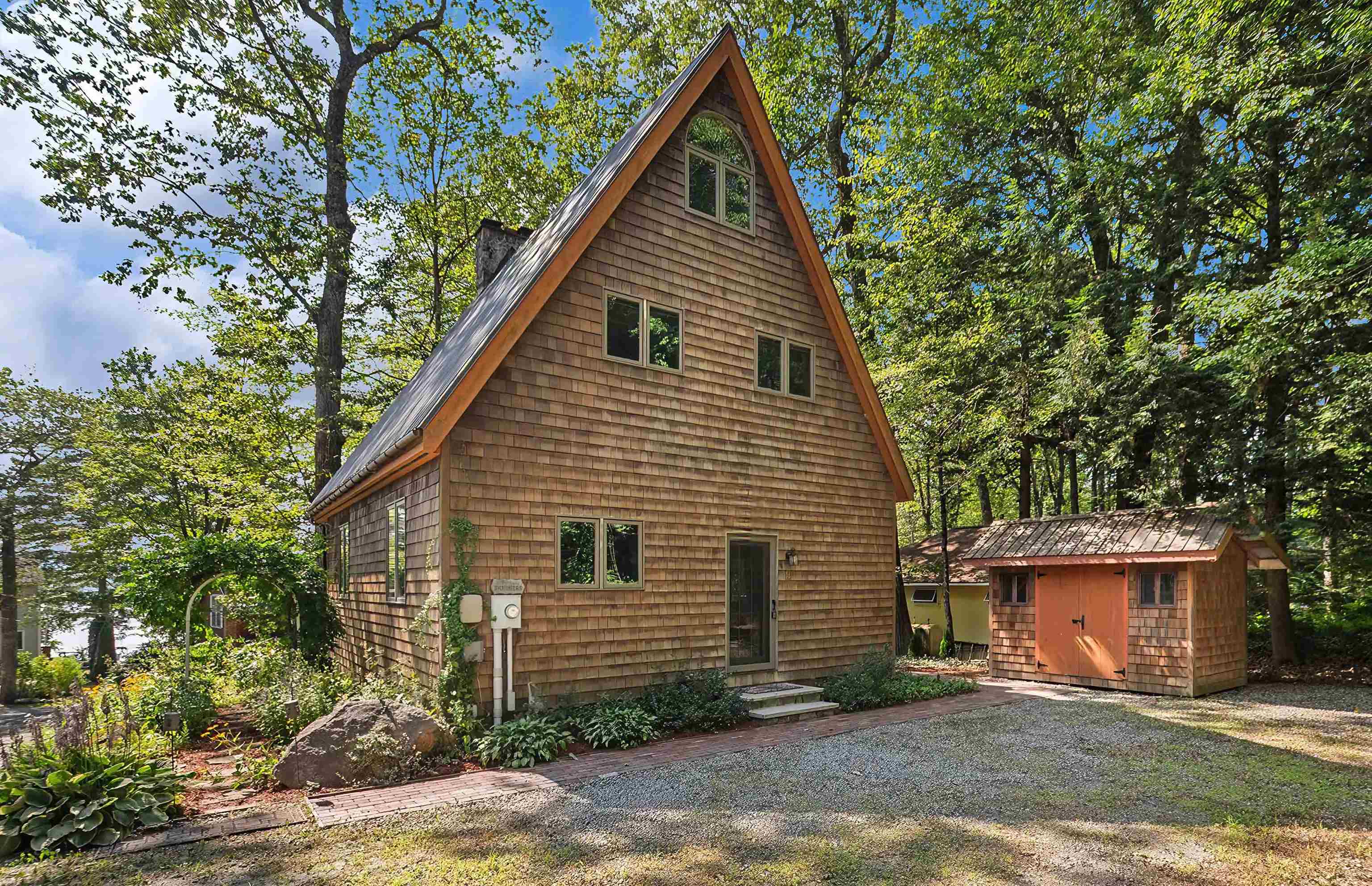 9 Autumn Ln, Newbury, NH 03255