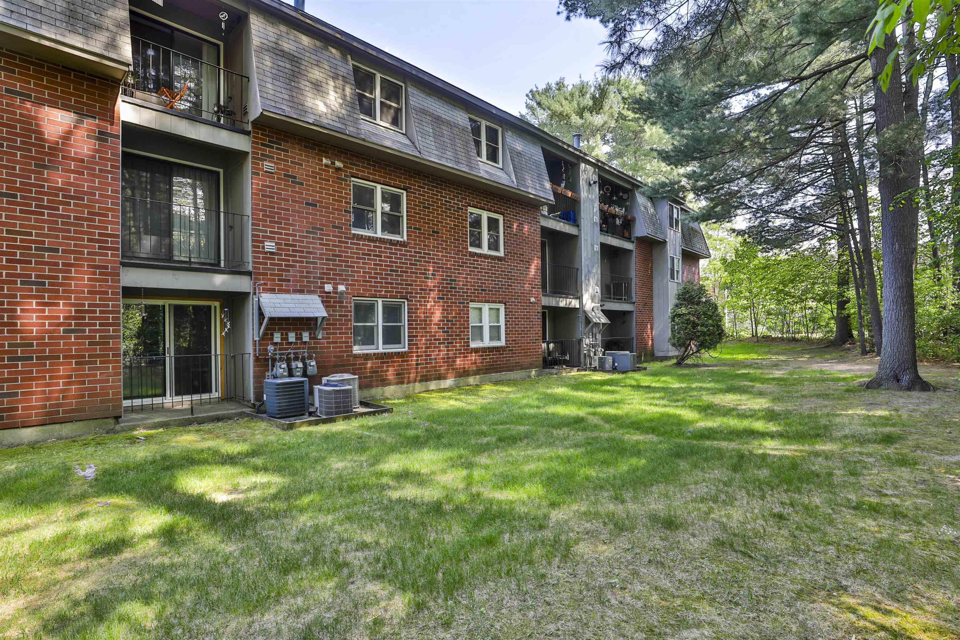 7 Blackstone Dr, Nashua, NH 03063