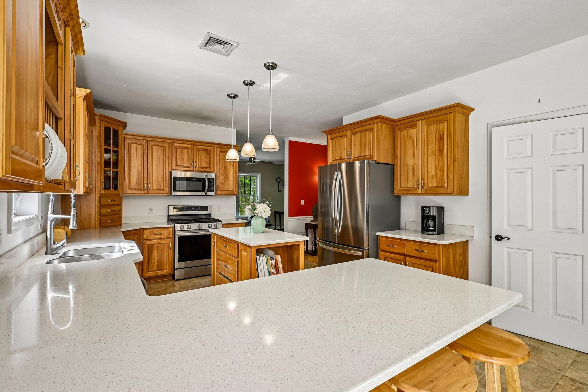 79 Emerald Dr, Danville, NH 03819