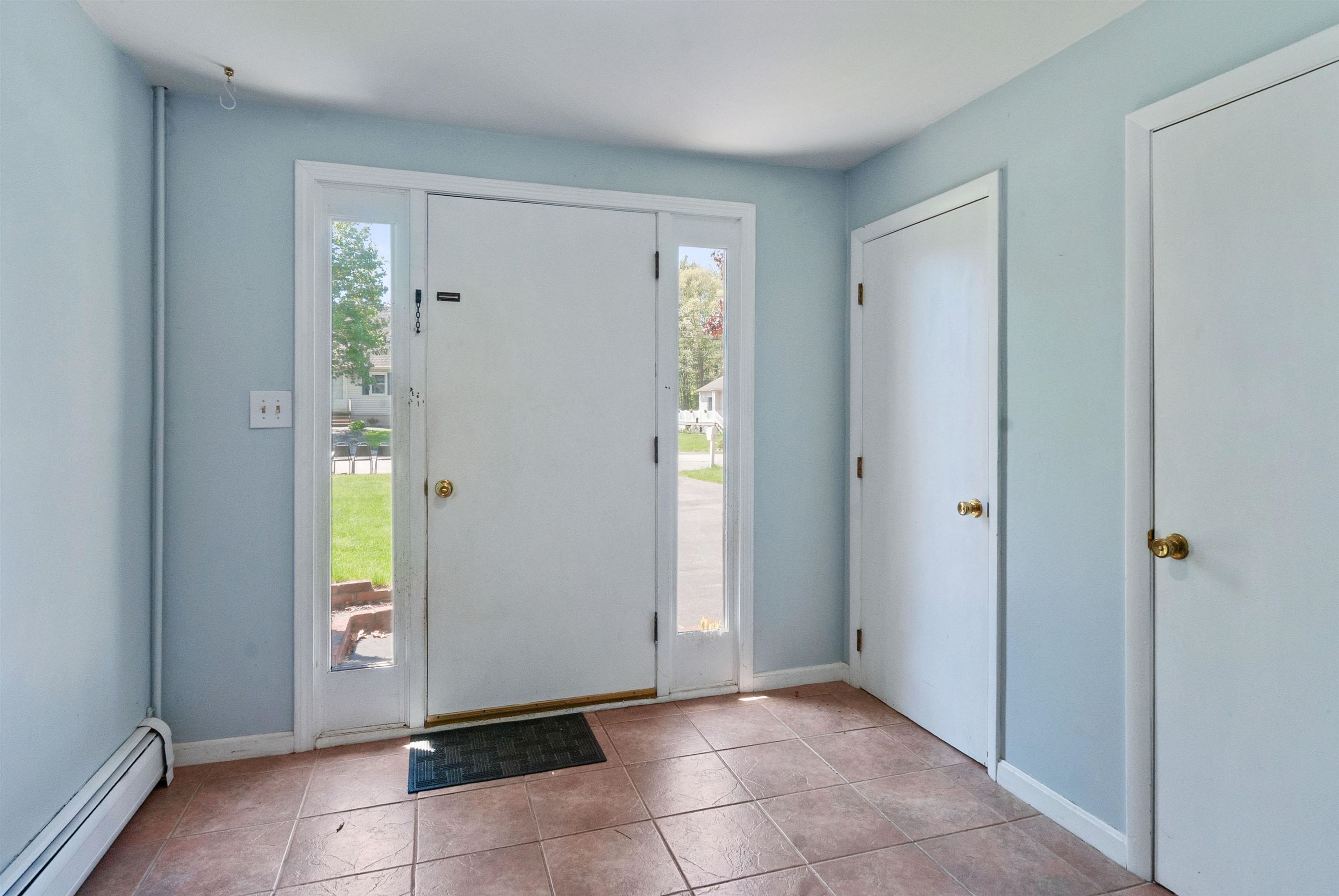 13 Bernier St, Somersworth, NH 03878