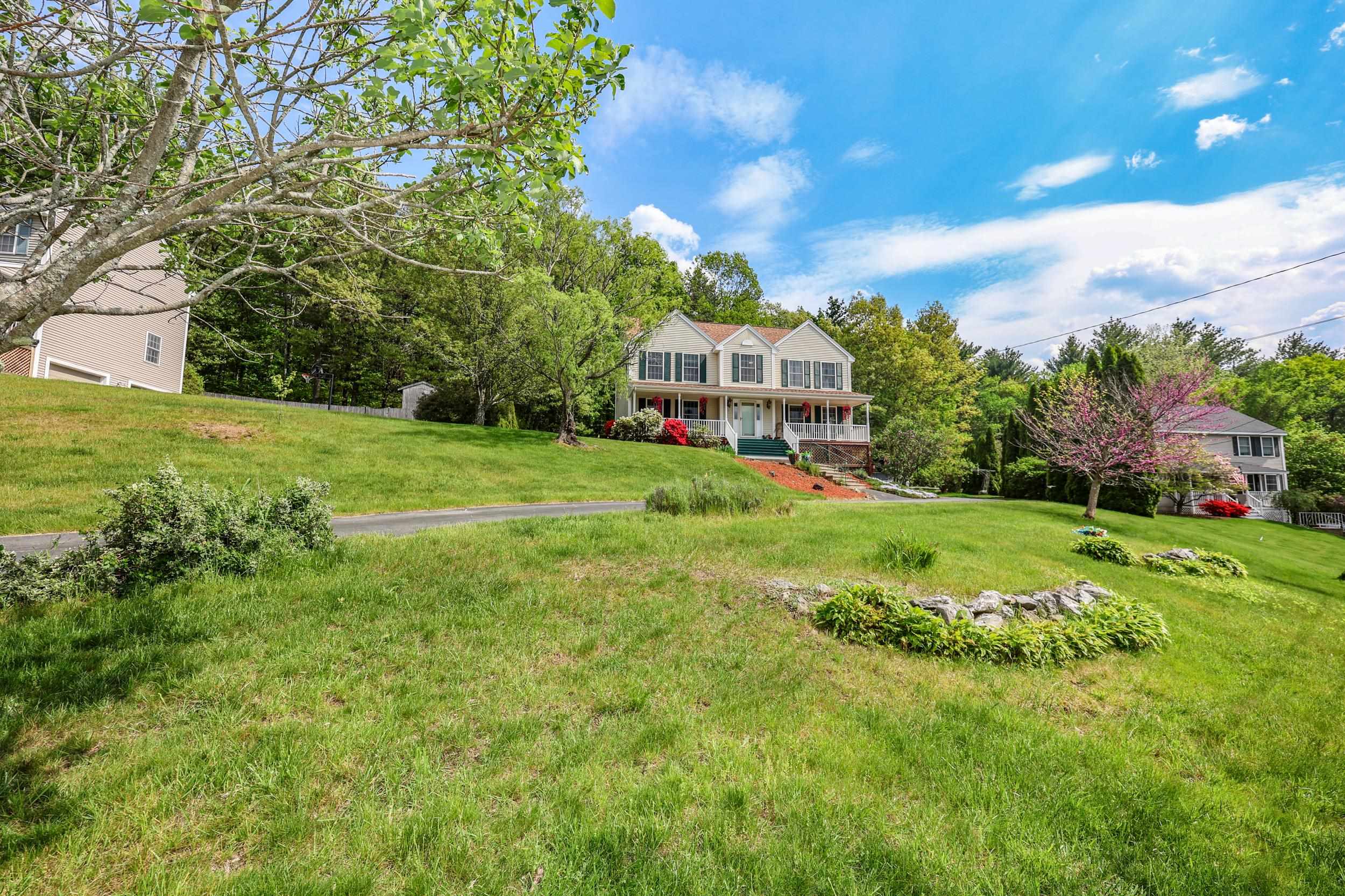 13 Jump Ln, Hudson, NH 03051