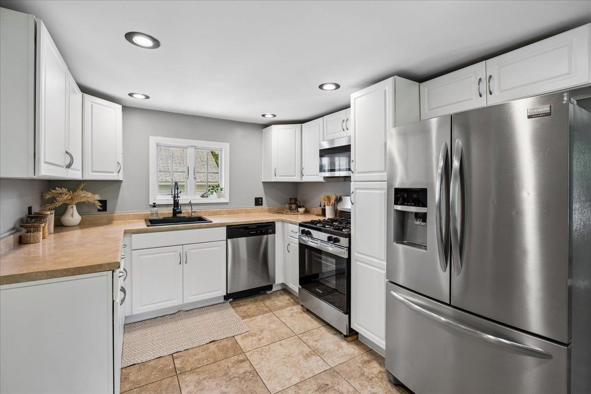 45 Old Centre Rd, Deerfield, NH 03037