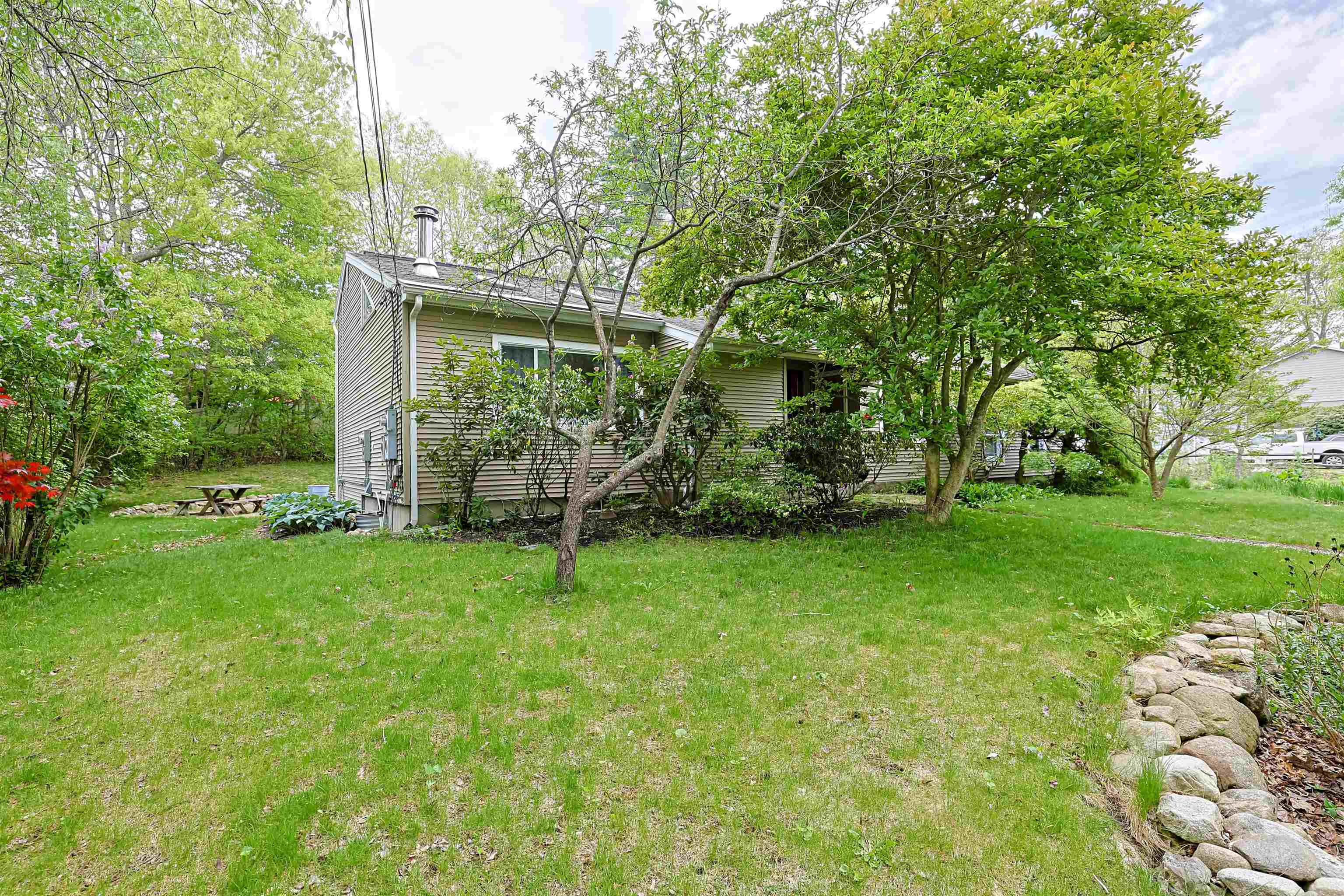 311 Paquette Ave, Manchester, NH 03104