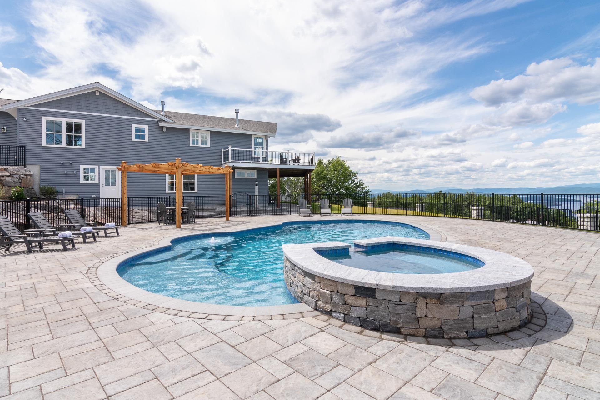 24 Trailview Dr, Gilford, NH 03249