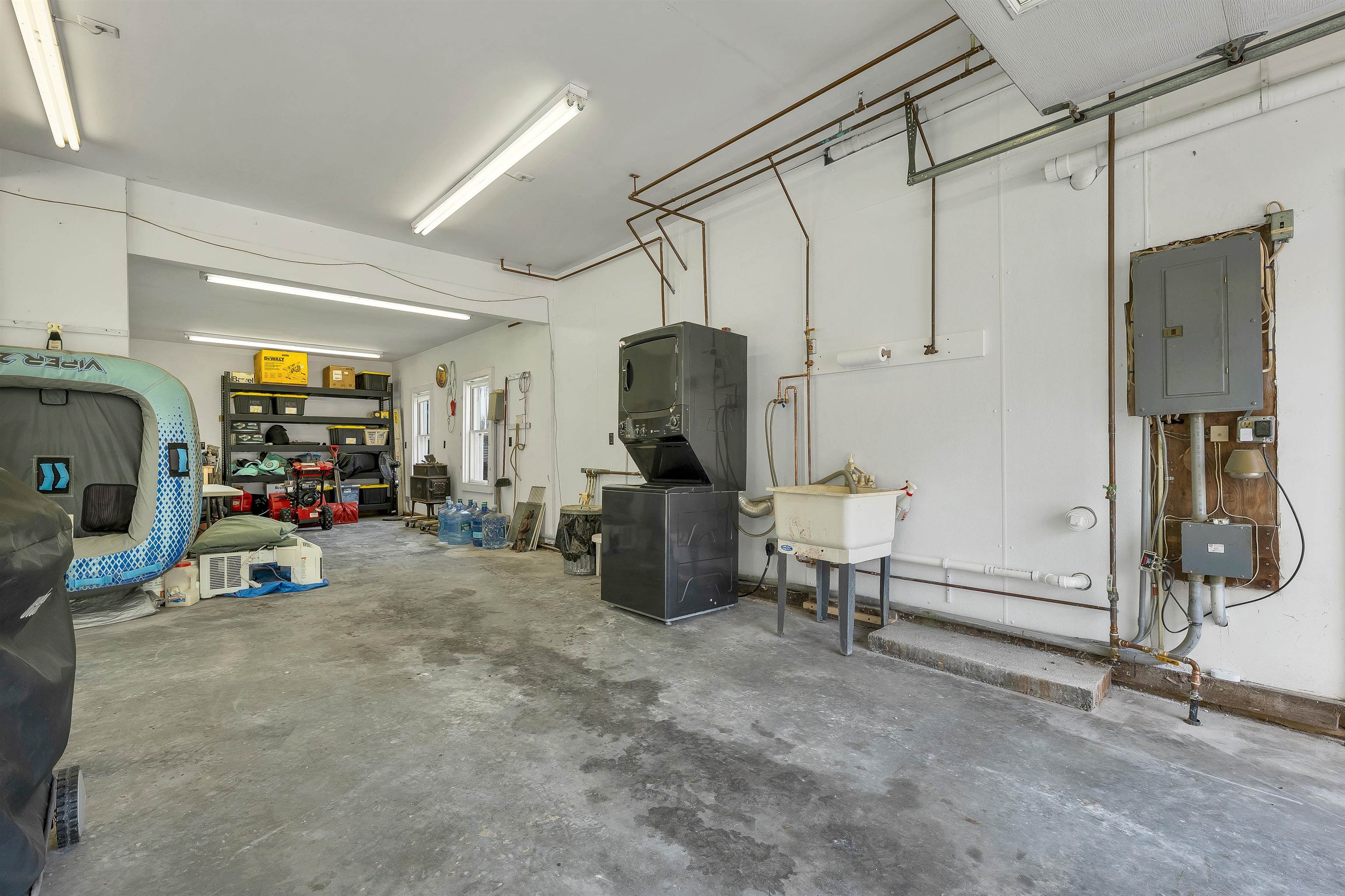 Apartment Garage 25322622