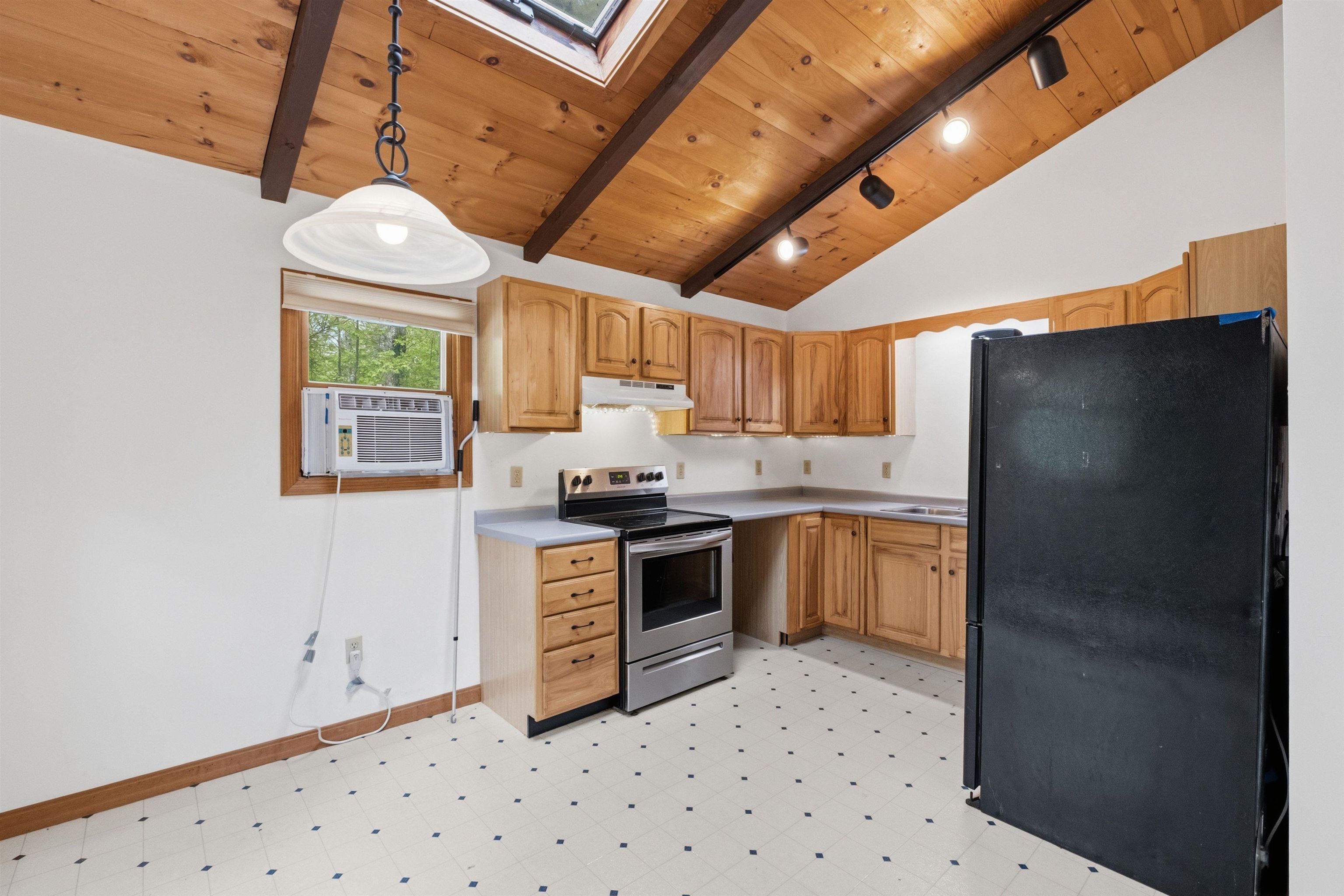139 Wintersport St, Moultonborough, NH 03254
