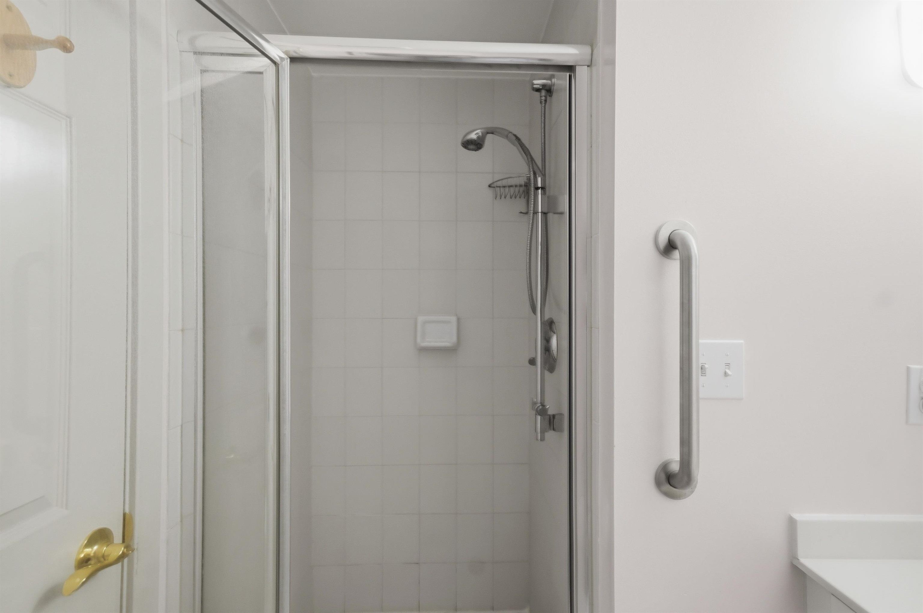 10 Mountain Laurels Dr #405, Nashua, NH 03062