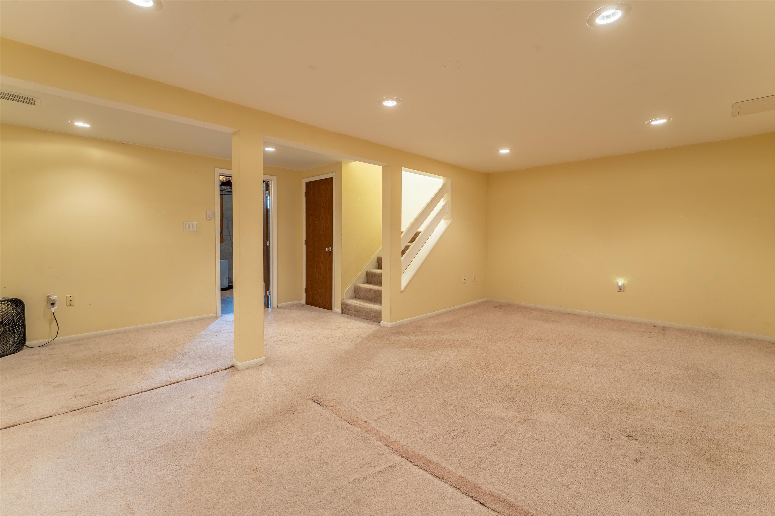 4 Harwich Ct, Merrimack, NH 03054
