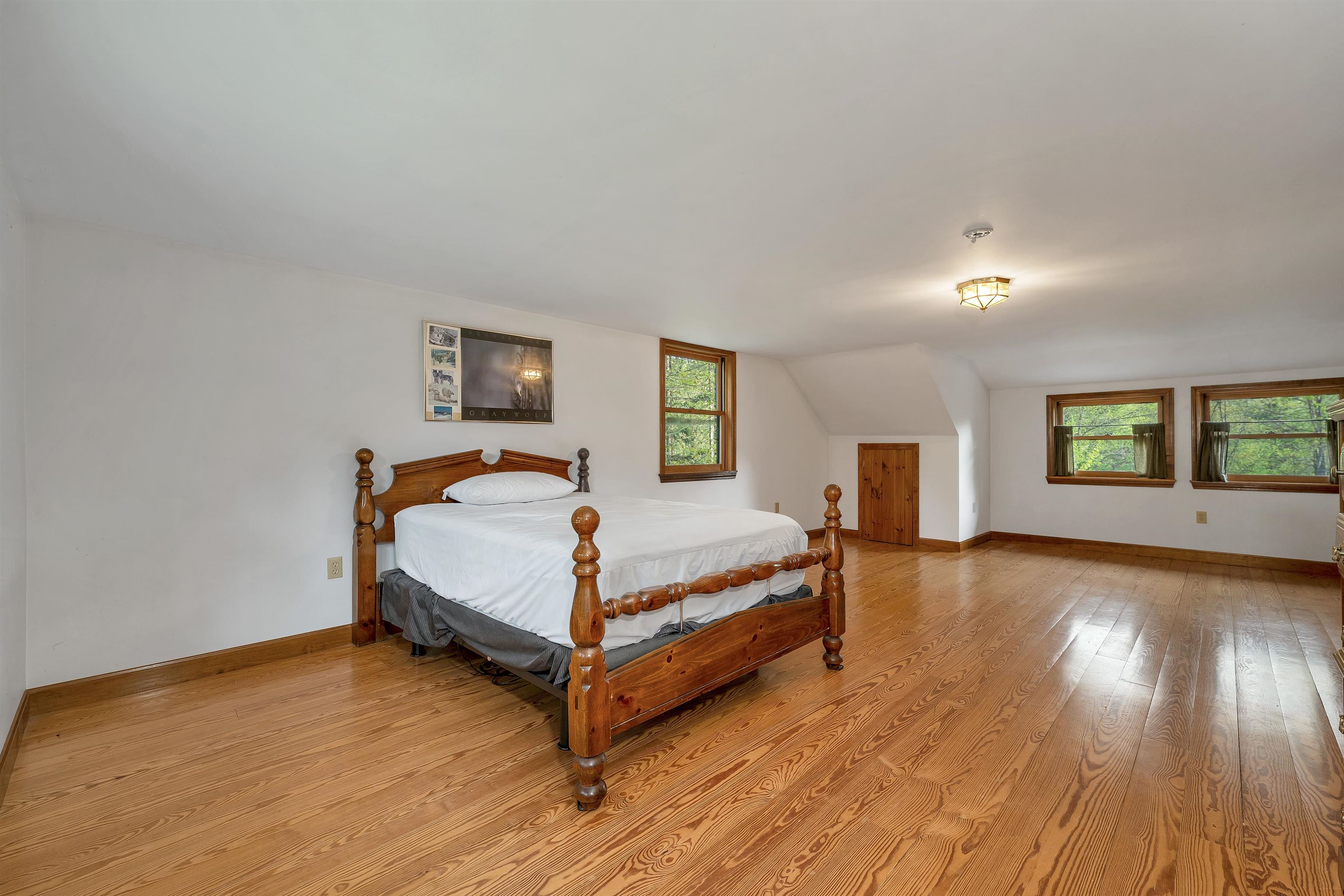 Primary Suite 2nd Floor 25330152