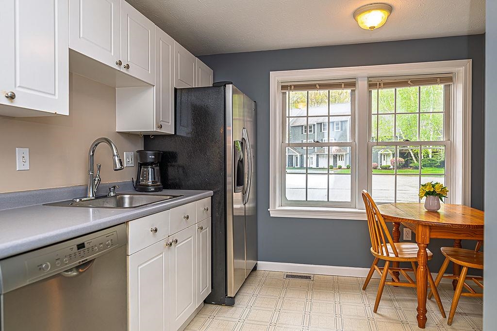 20 Rocky Ledge Rd, Merrimack, NH 03054