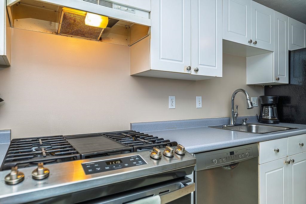 20 Rocky Ledge Rd, Merrimack, NH 03054