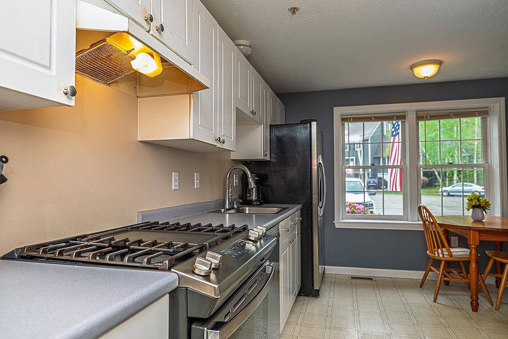 20 Rocky Ledge Rd, Merrimack, NH 03054