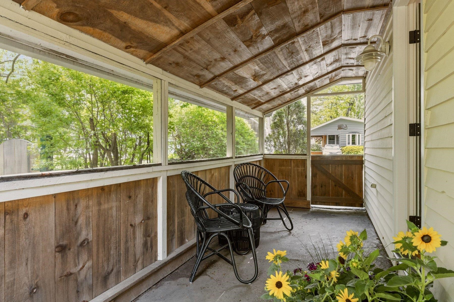 2 Bayberry Ln, Hampton, NH 03842