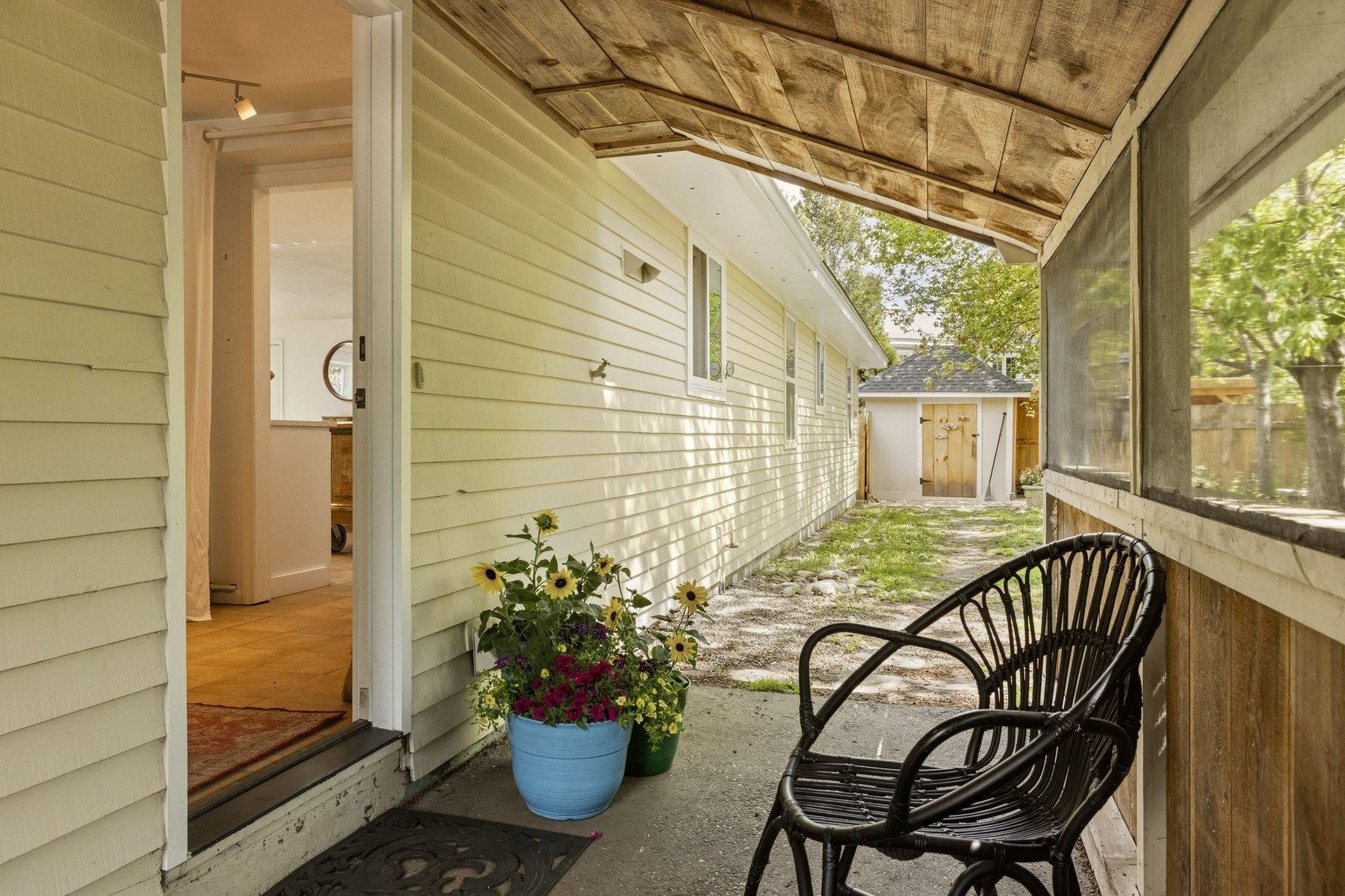 2 Bayberry Ln, Hampton, NH 03842