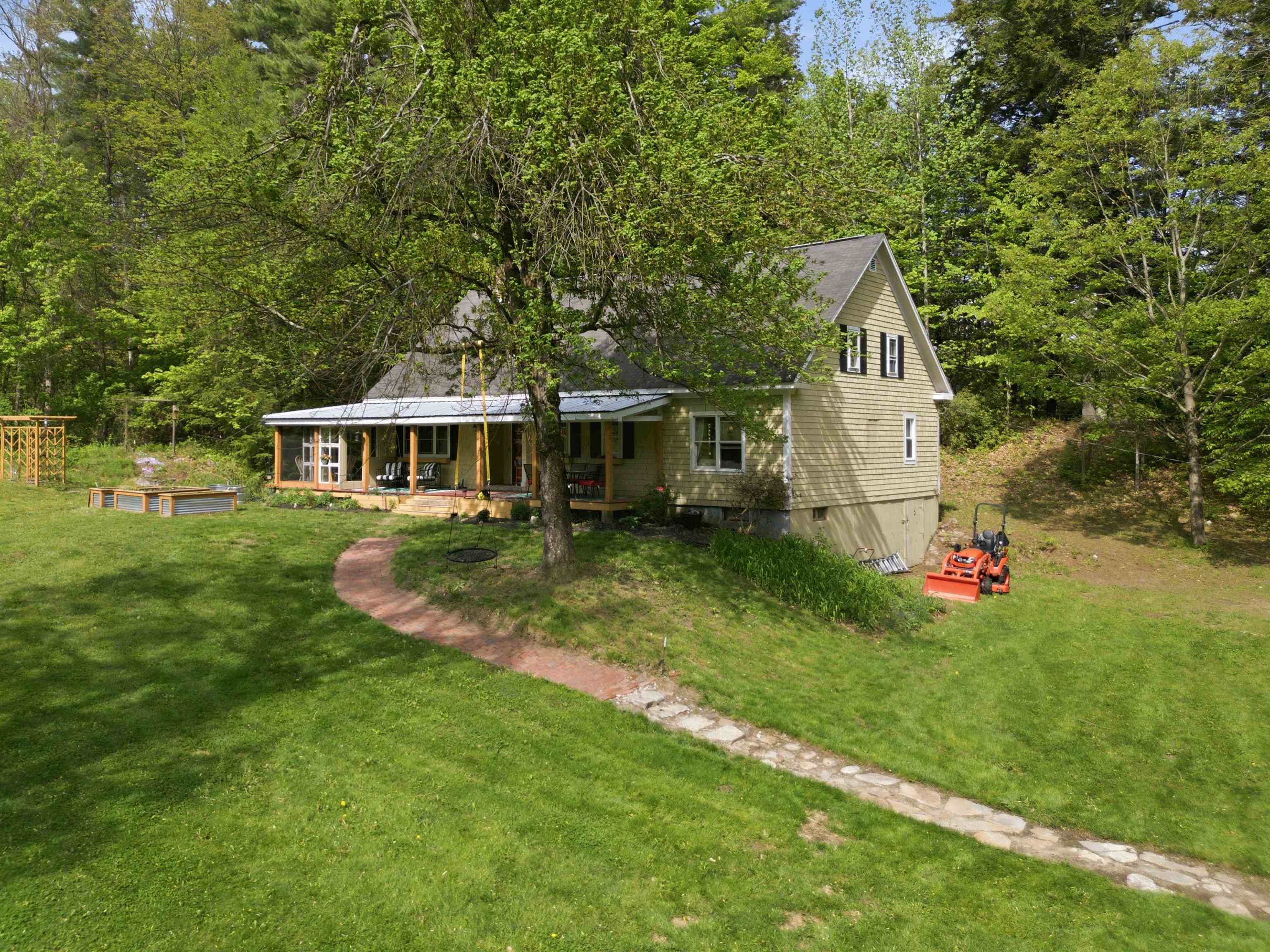 39 Town Farm Rd, Wilton, NH 03086