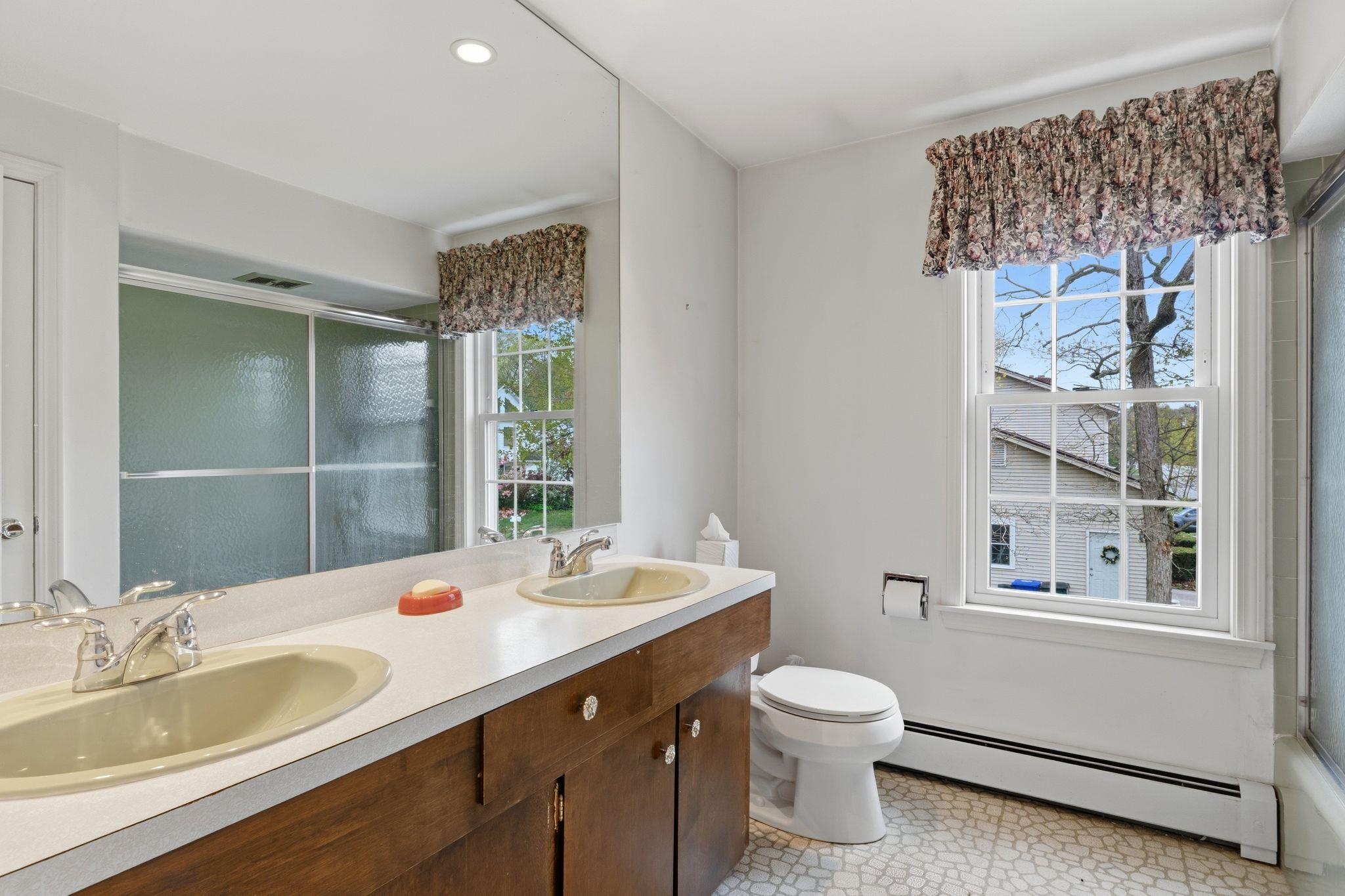 633 Fairfield St, Manchester, NH 03104