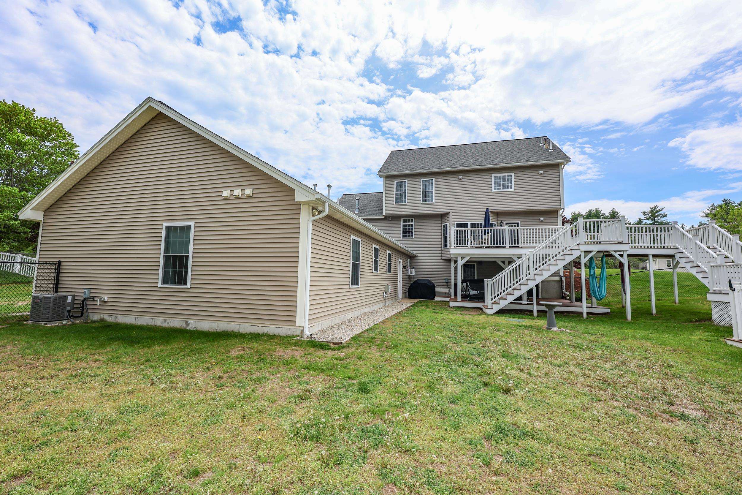3 Checkerberry Ln, Londonderry, NH 03053