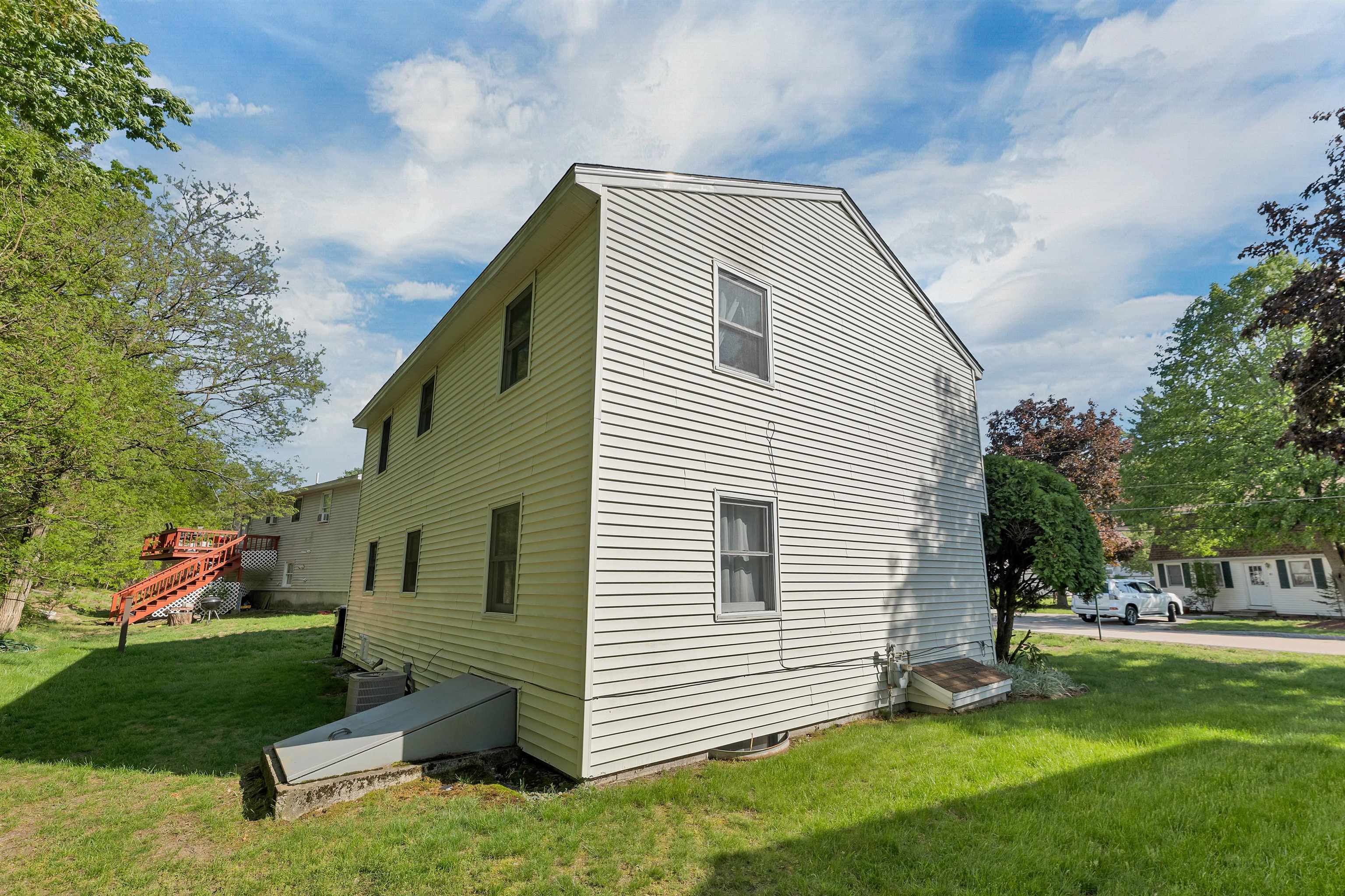 9 Mahogany Dr, Nashua, NH 03062