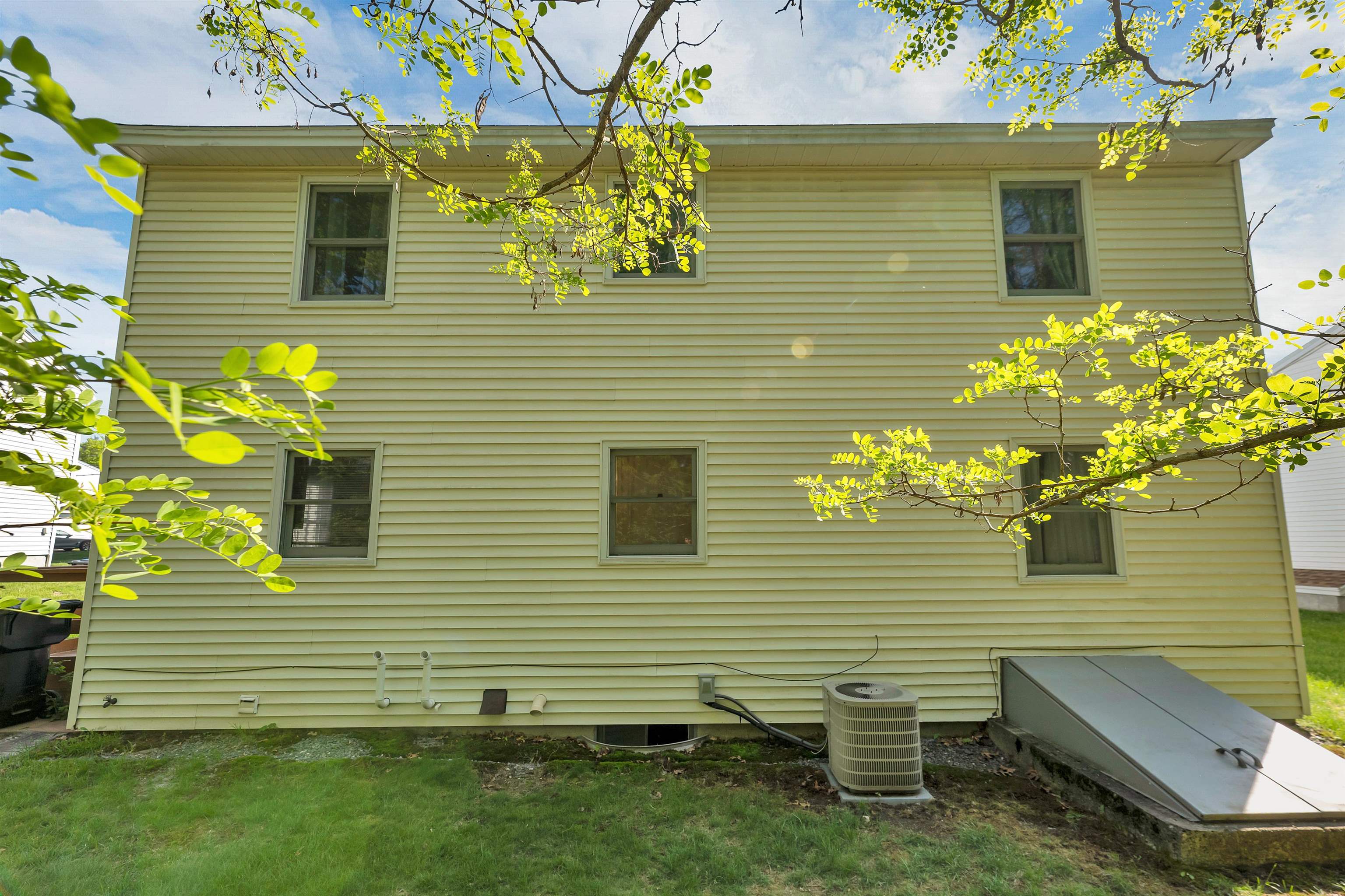 9 Mahogany Dr, Nashua, NH 03062