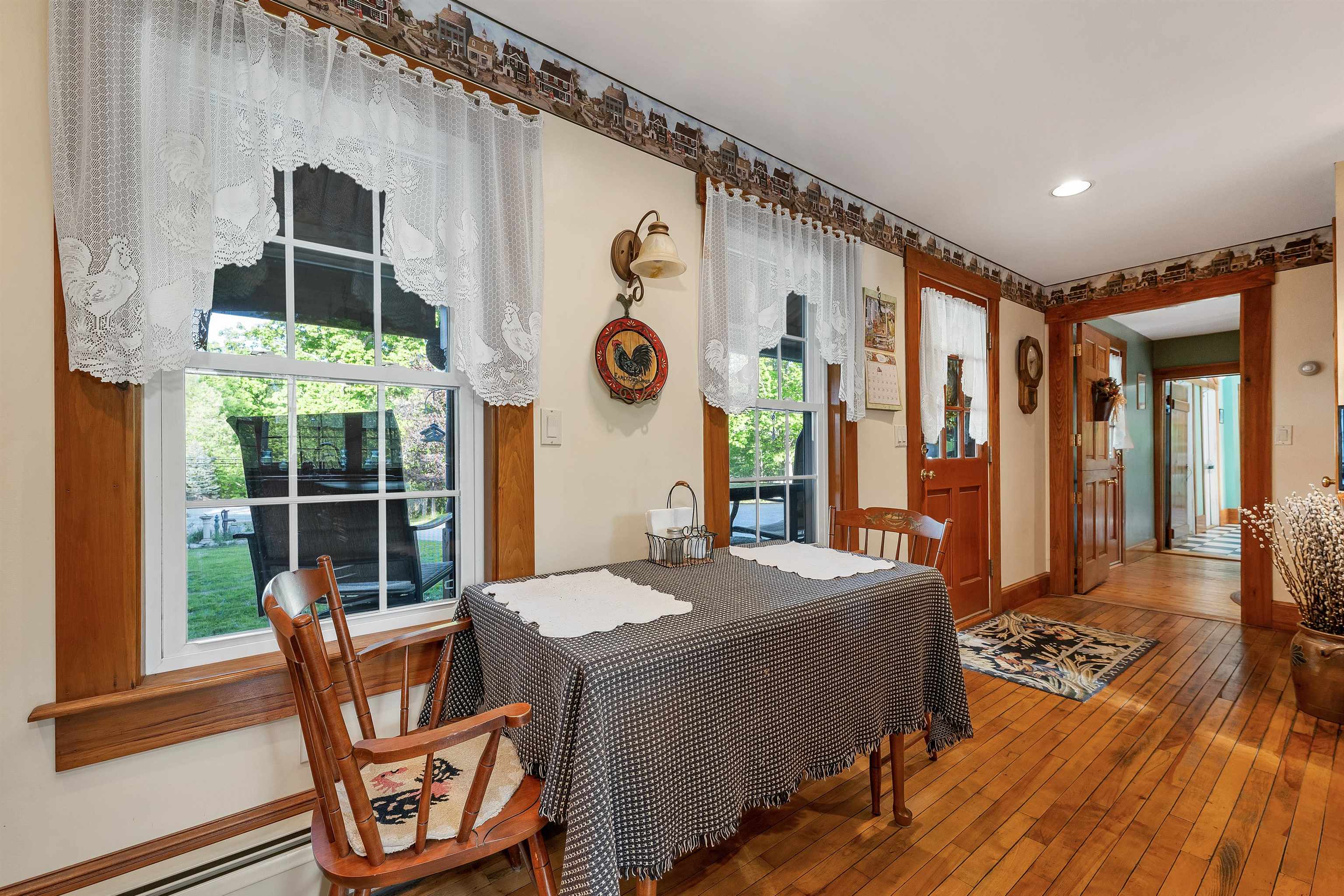 2384 White Mountain Hw, Conway, NH 03860