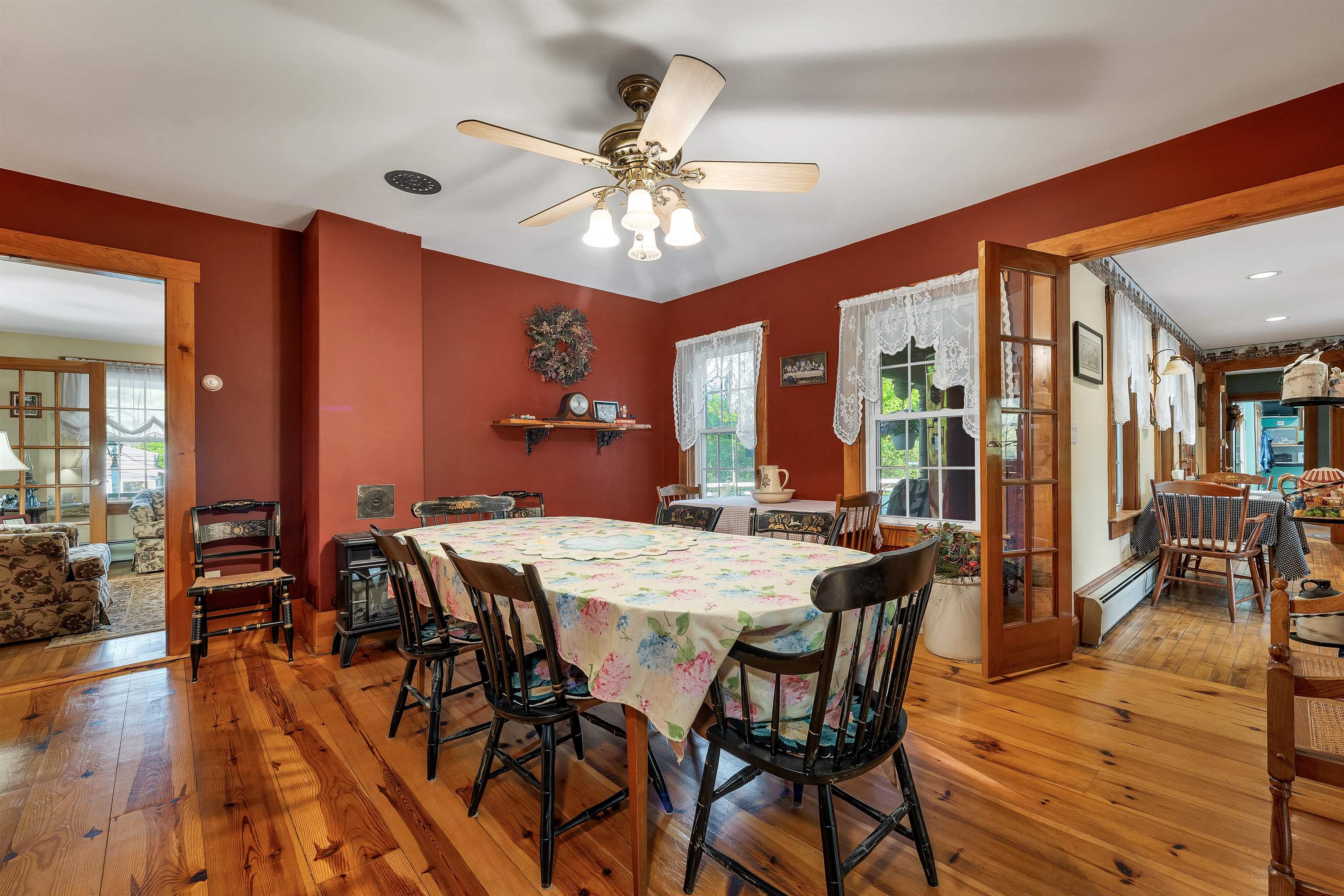 2384 White Mountain Hw, Conway, NH 03860