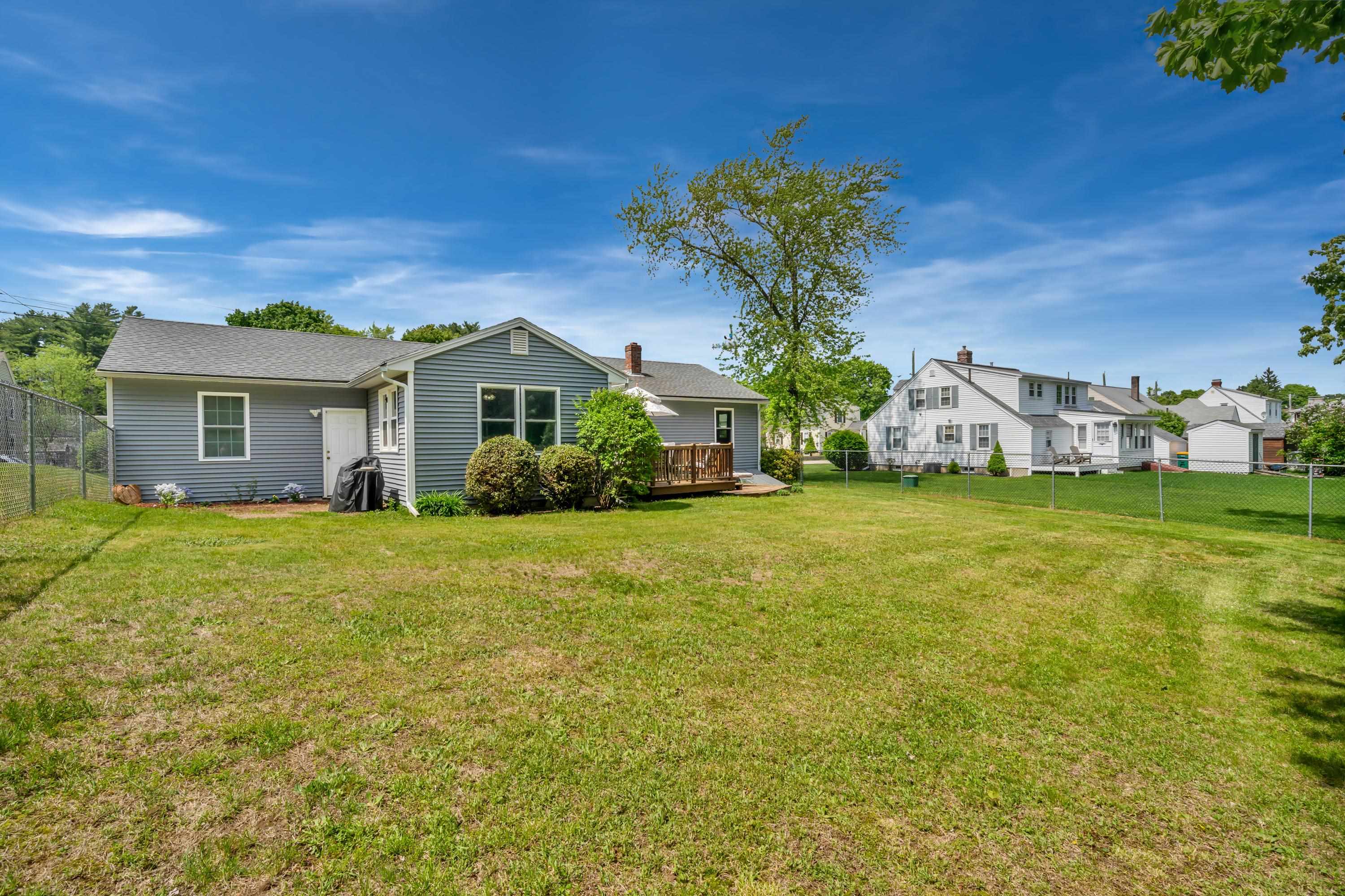 17 Willey St, Rochester, NH 03867