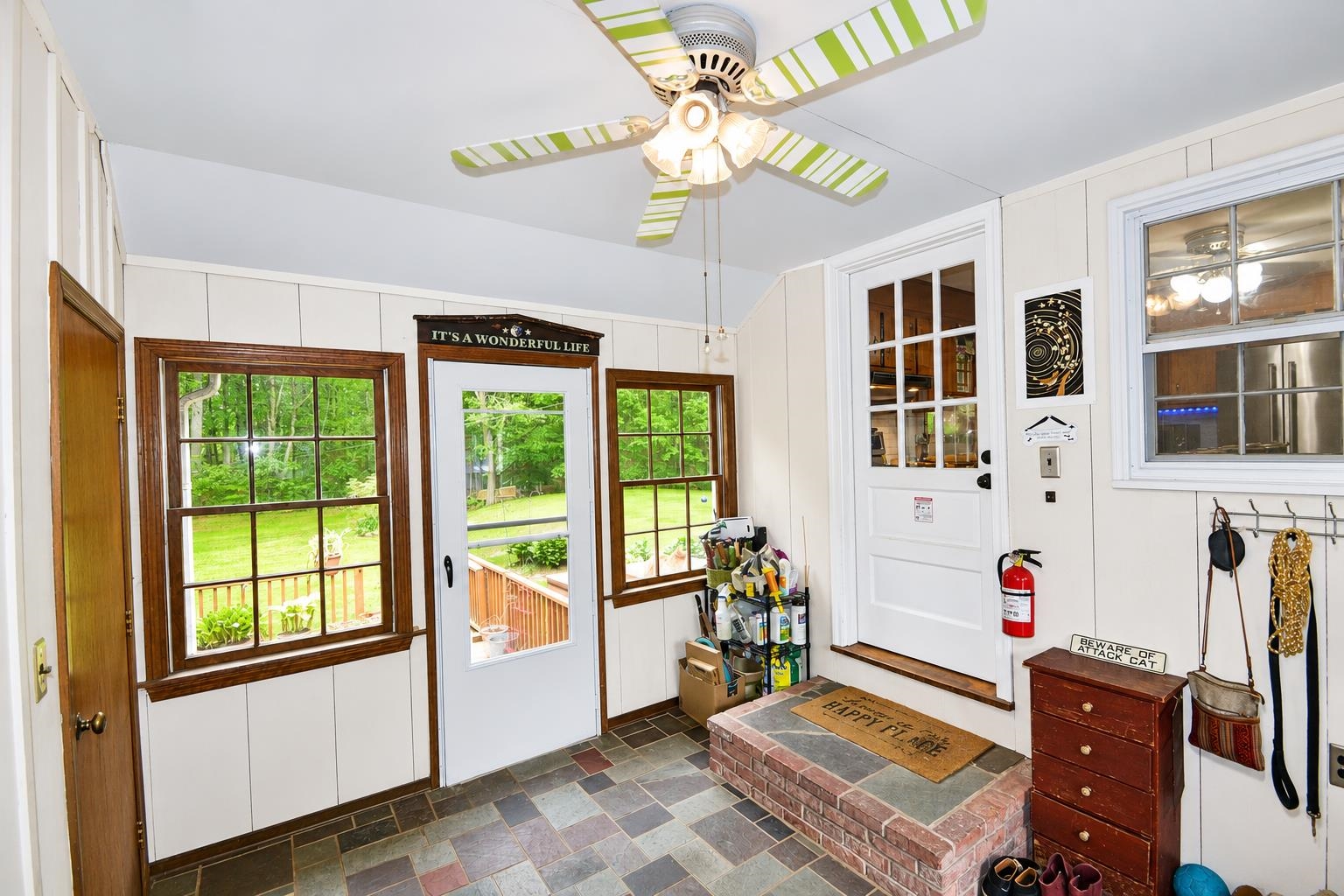 86 Mammoth Rd, Londonderry, NH 03053