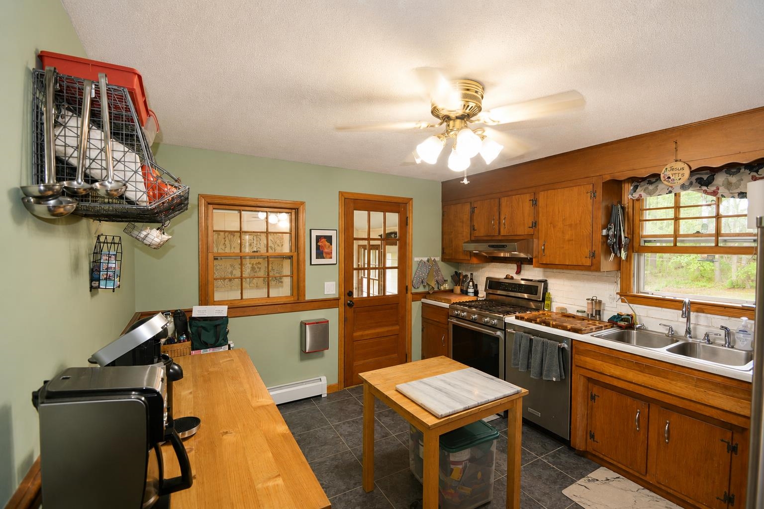 86 Mammoth Rd, Londonderry, NH 03053