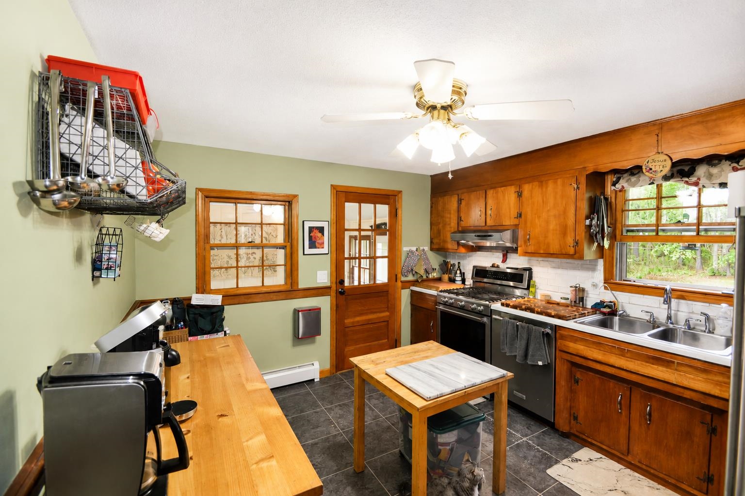 86 Mammoth Rd, Londonderry, NH 03053