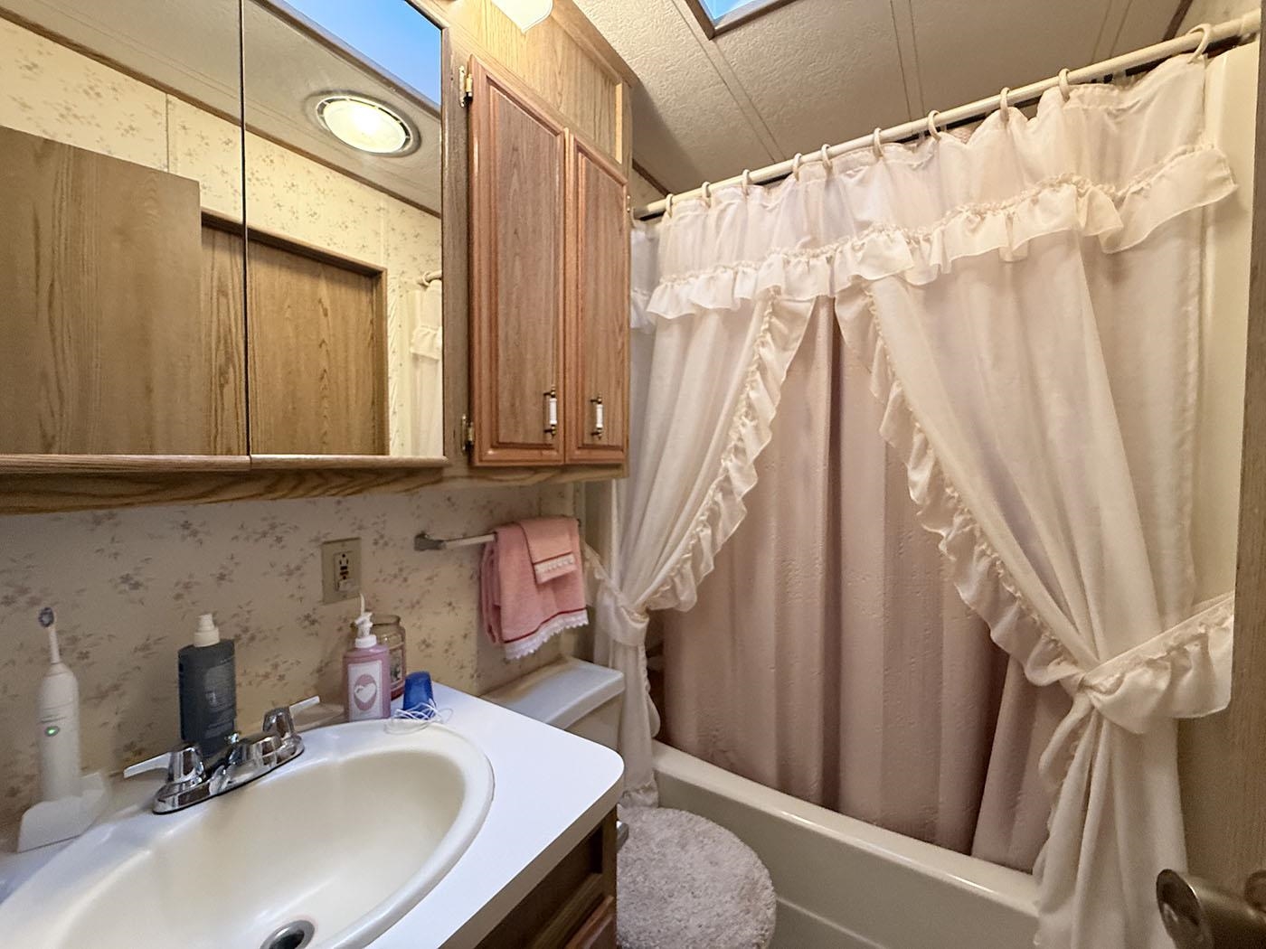 321 Yona Dr, Rochester, NH 03839