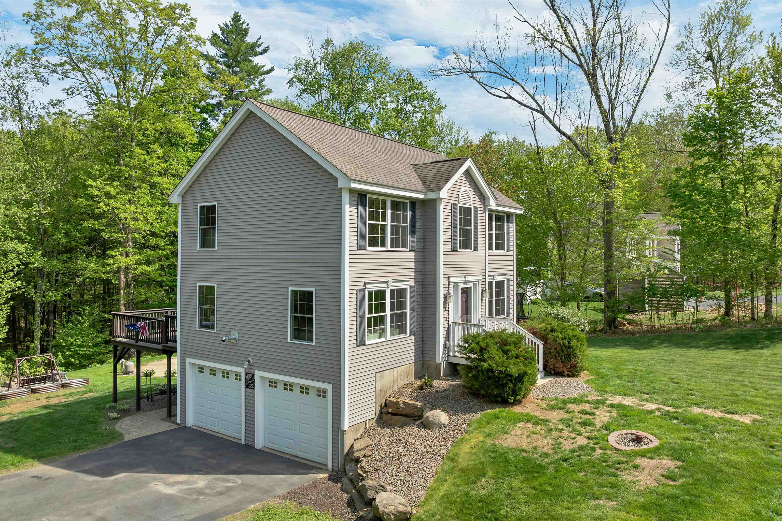 7 Cortland Dr, Epping, NH 03042