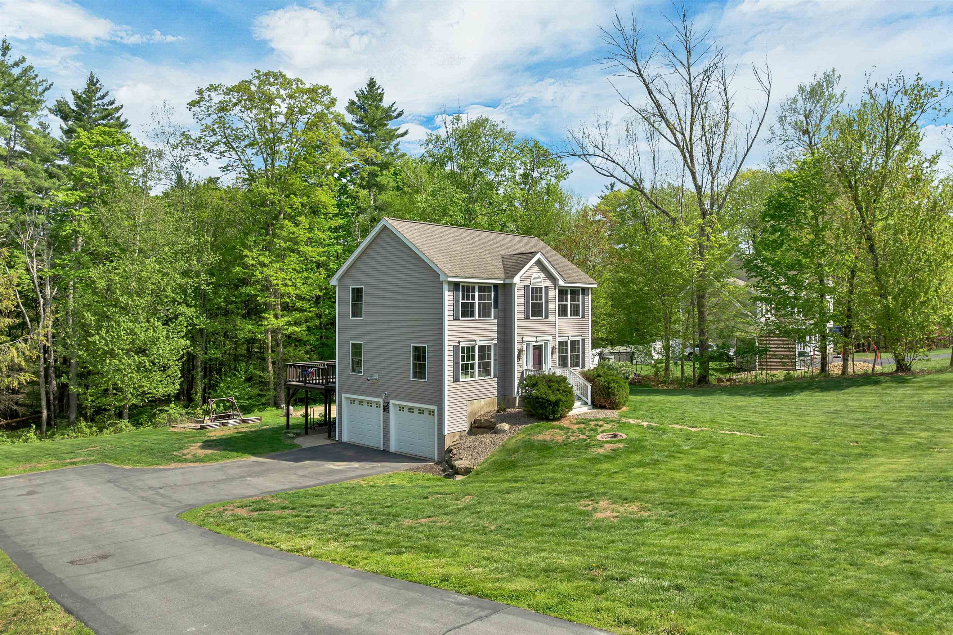 7 Cortland Dr, Epping, NH 03042