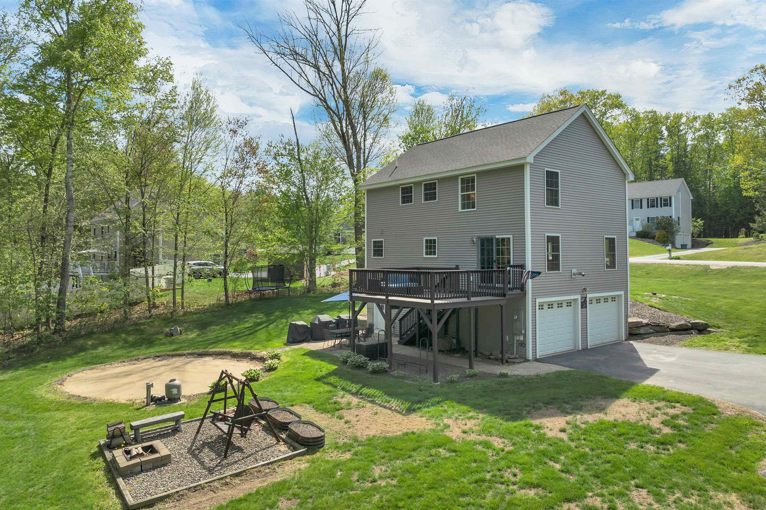 7 Cortland Dr, Epping, NH 03042