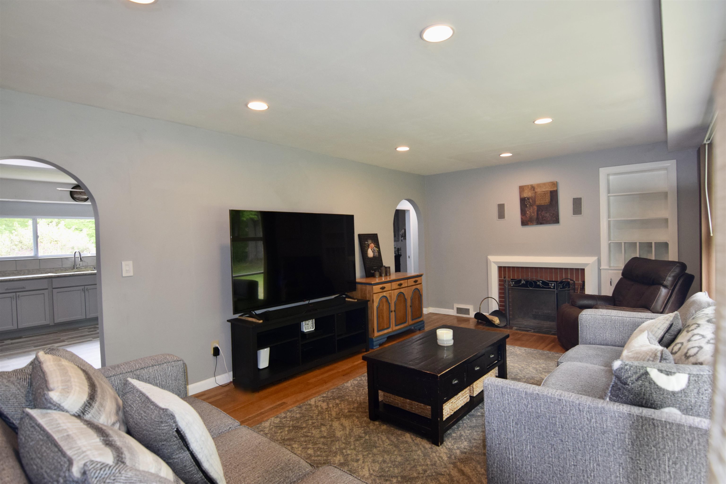 9 Wildwood Ave, Claremont, NH 03743