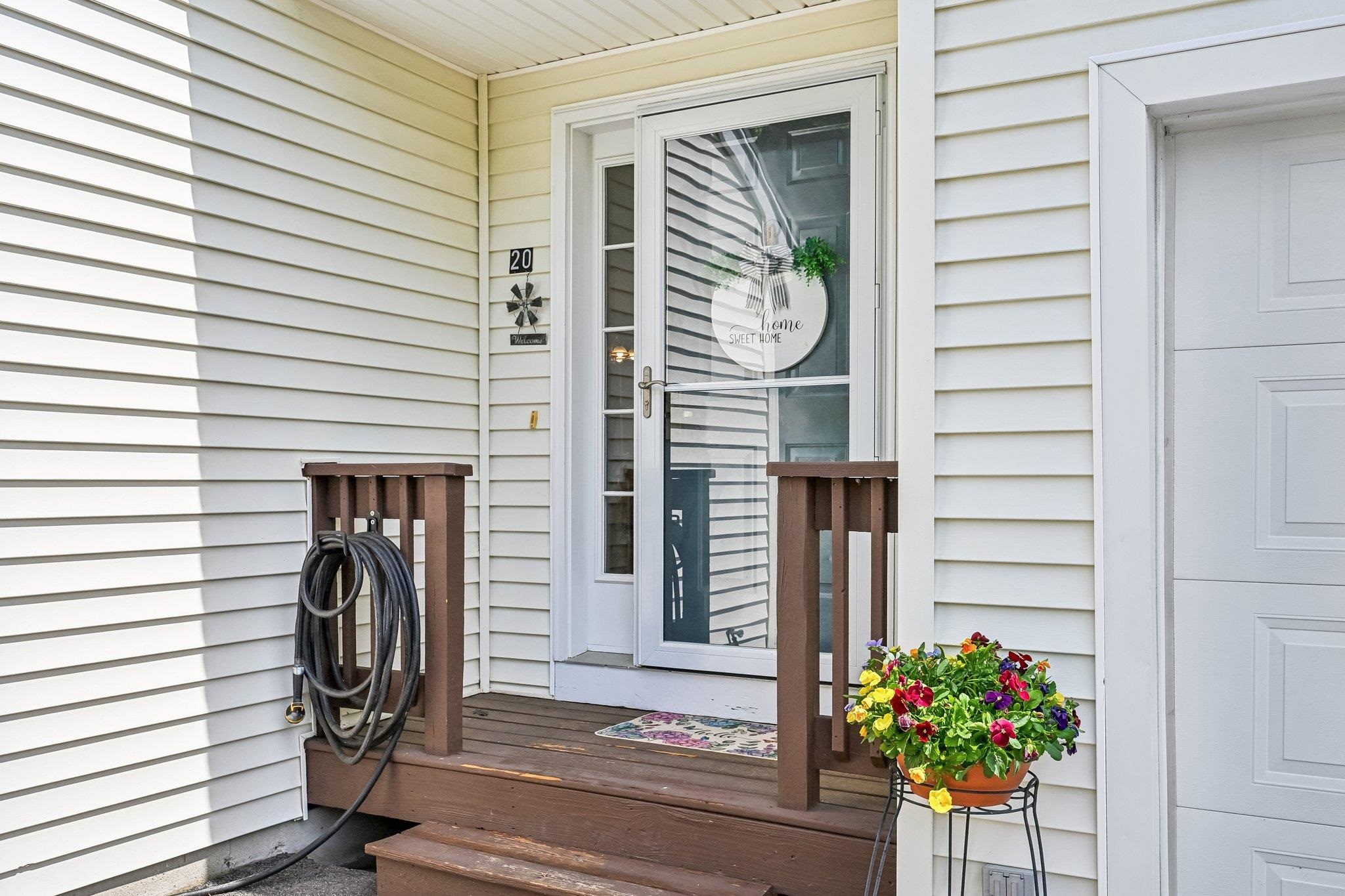 6 Patriot Dr, Hampstead, NH 03826