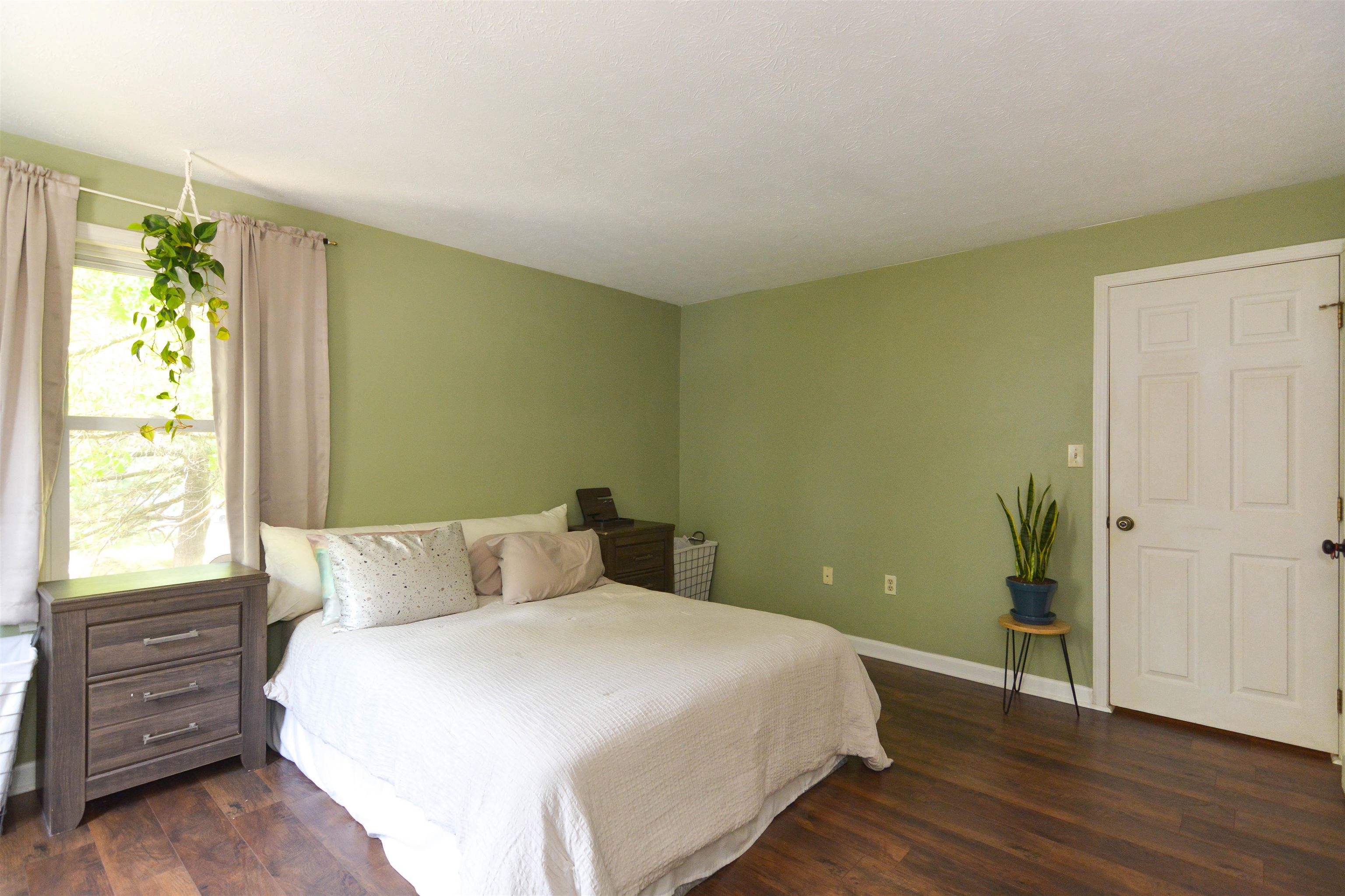 11 Beaujolais Dr, Nashua, NH 03062