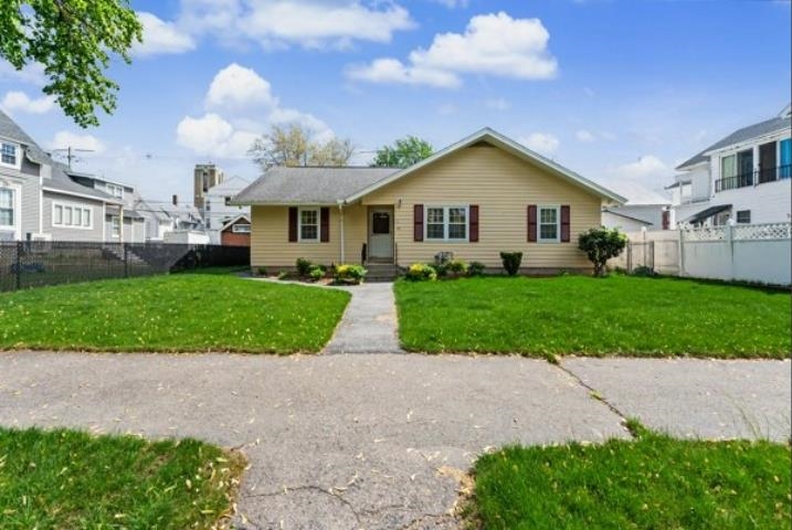 99 Myrtle St, Manchester, NH 03104