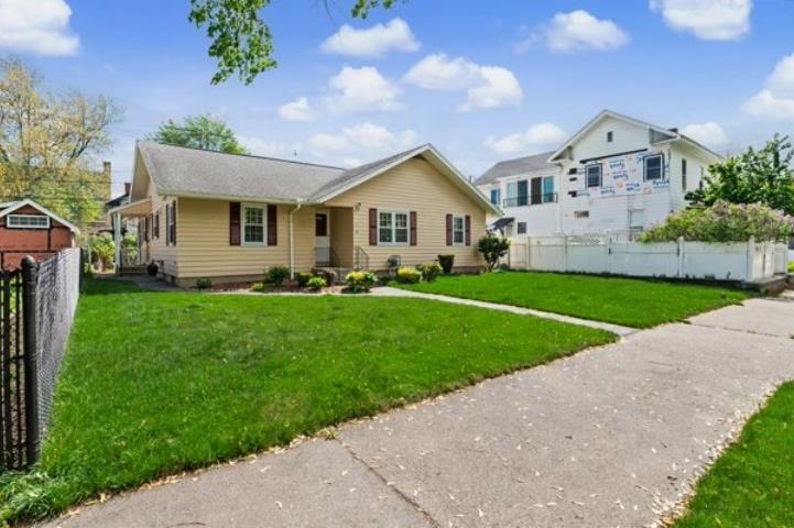 99 Myrtle St, Manchester, NH 03104