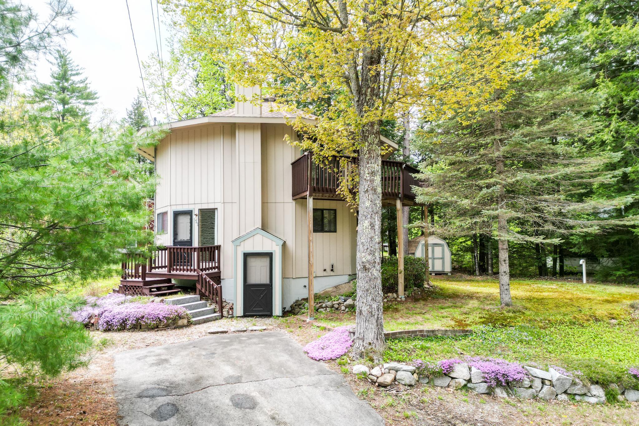 51 Pequawket Dr, Conway, NH 03818