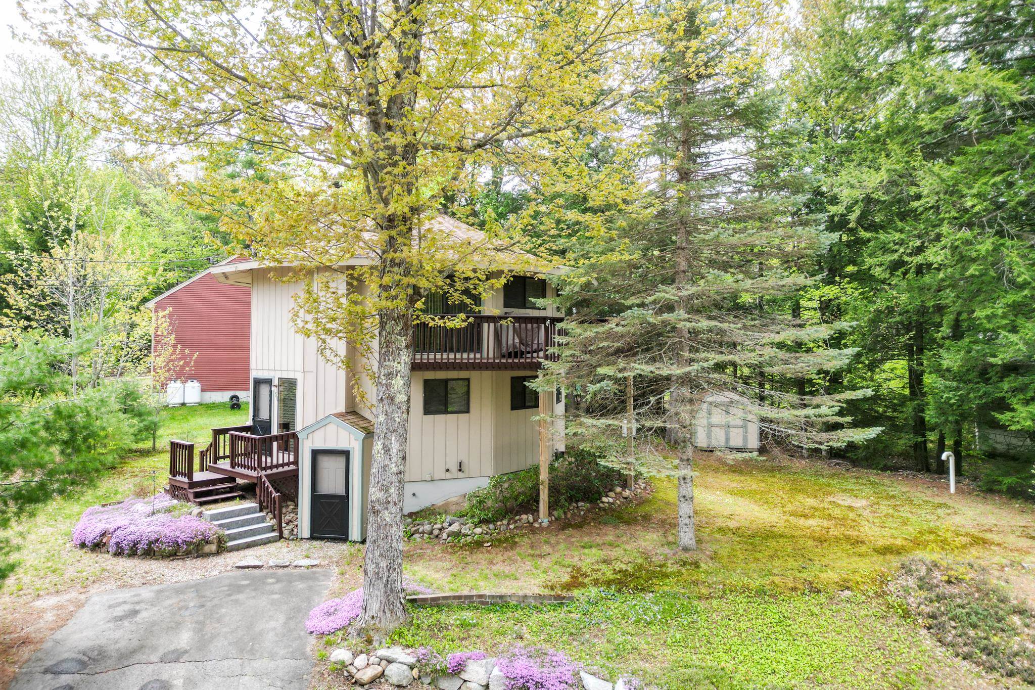 51 Pequawket Dr, Conway, NH 03818