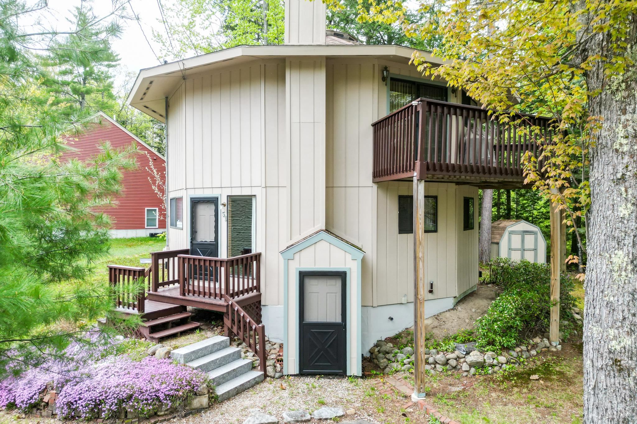 51 Pequawket Dr, Conway, NH 03818