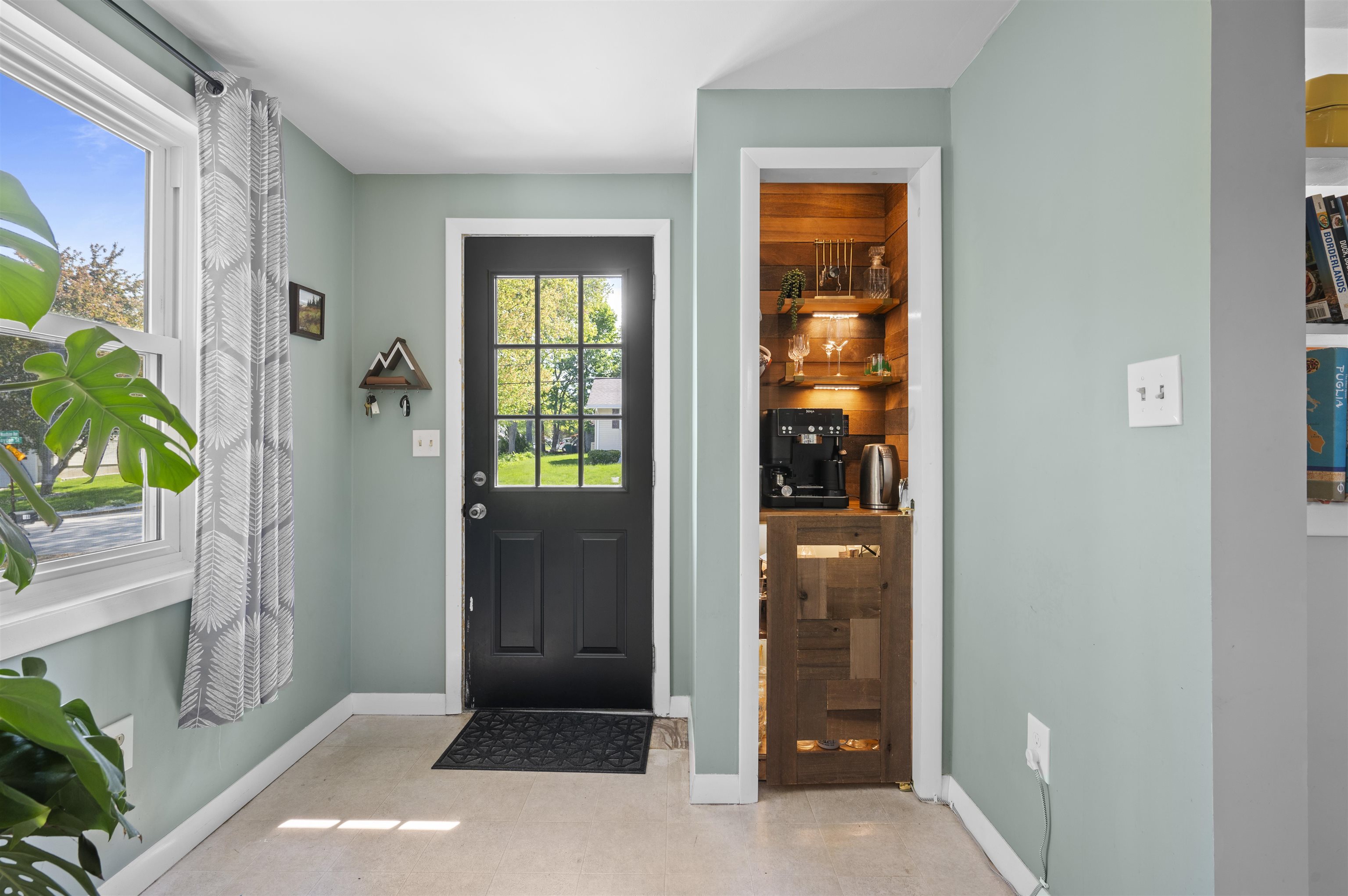 154 Woodbine Ave, Manchester, NH 03109
