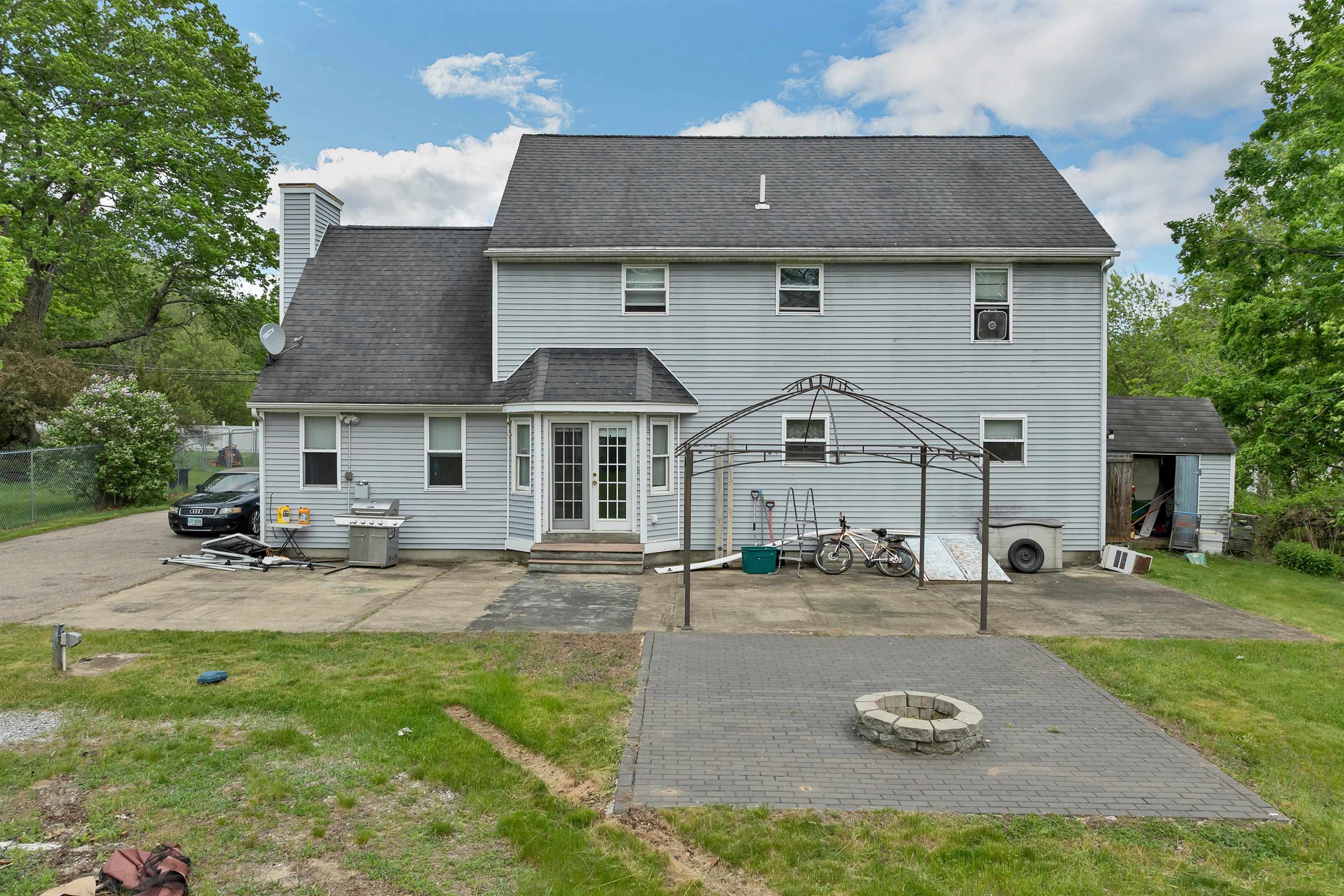 12 Chester Rd, Derry, NH 03038